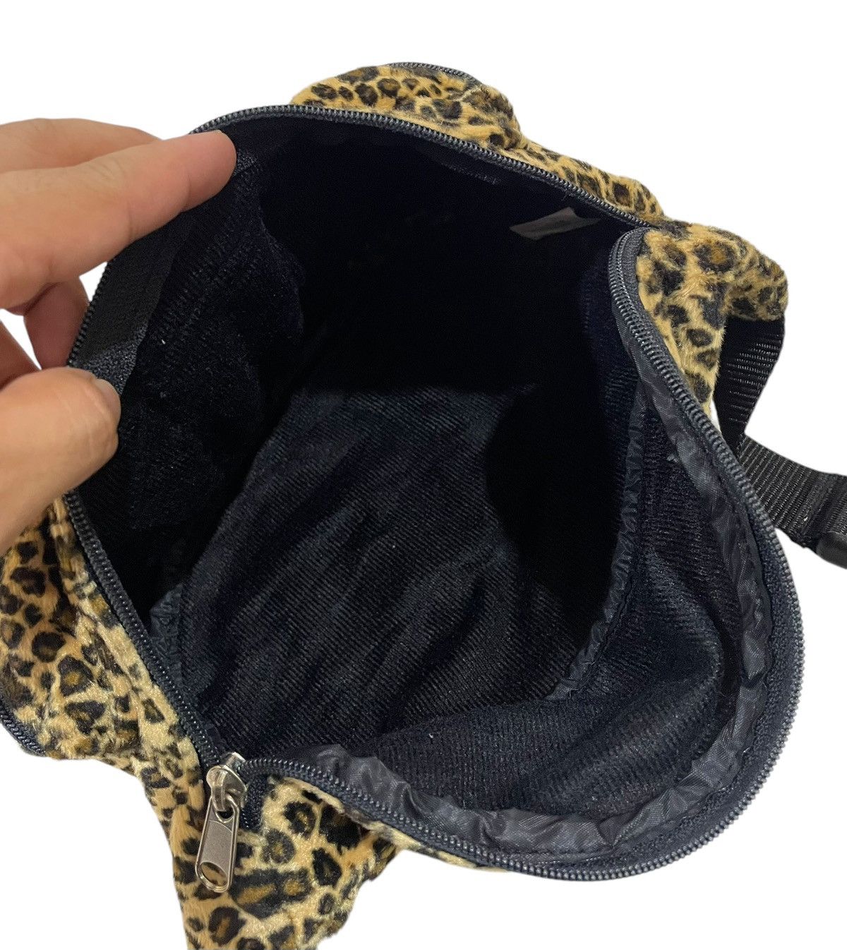 Japanese Brand Japanese Brand Leopard Crossbody Bag/ Pouch Bag Size ONE SIZE - 6 Thumbnail