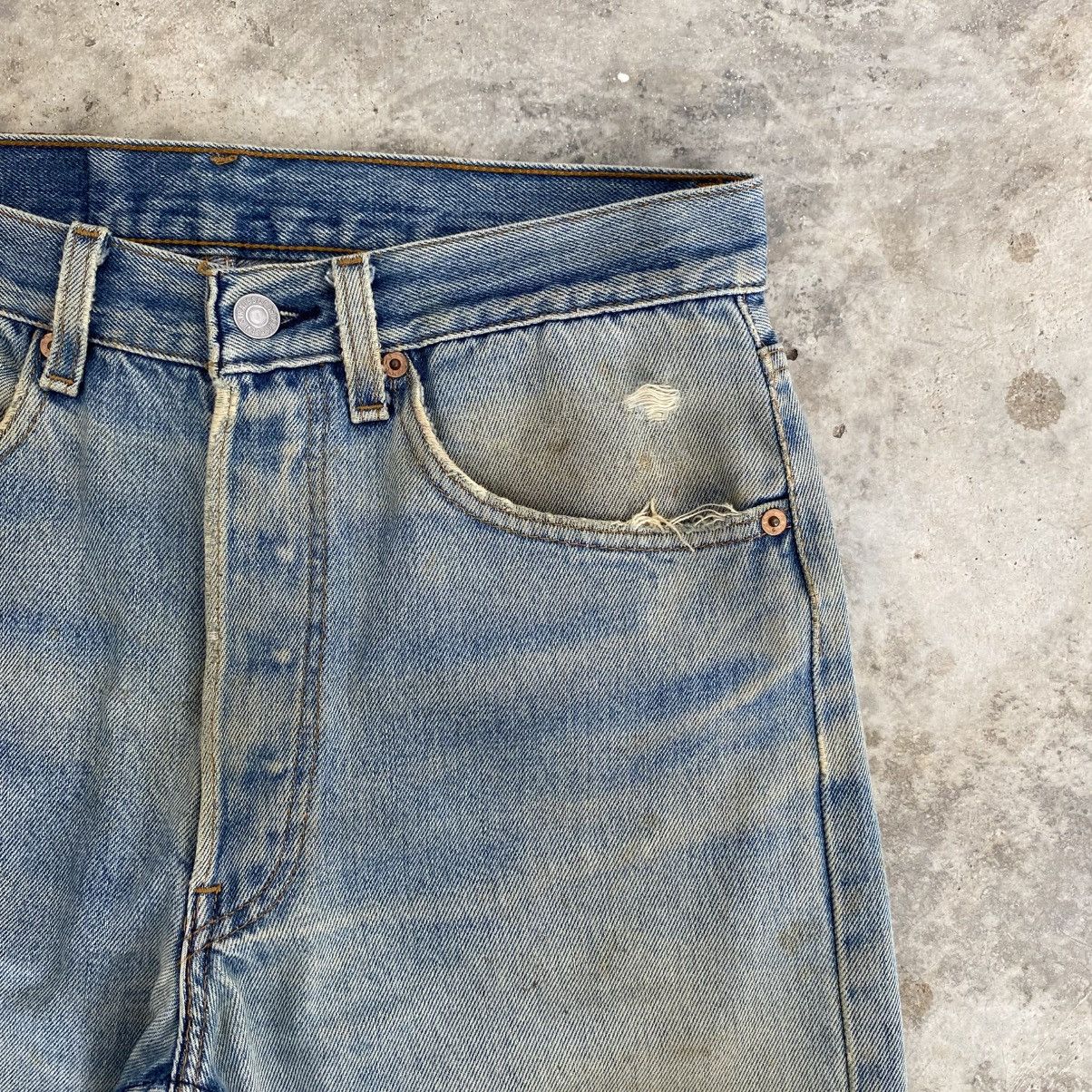 Levi's Vintage 90’s Levis 501 Faded Blue Distressed Dirty Jeans Size US 30 / EU 46 - 5 Thumbnail