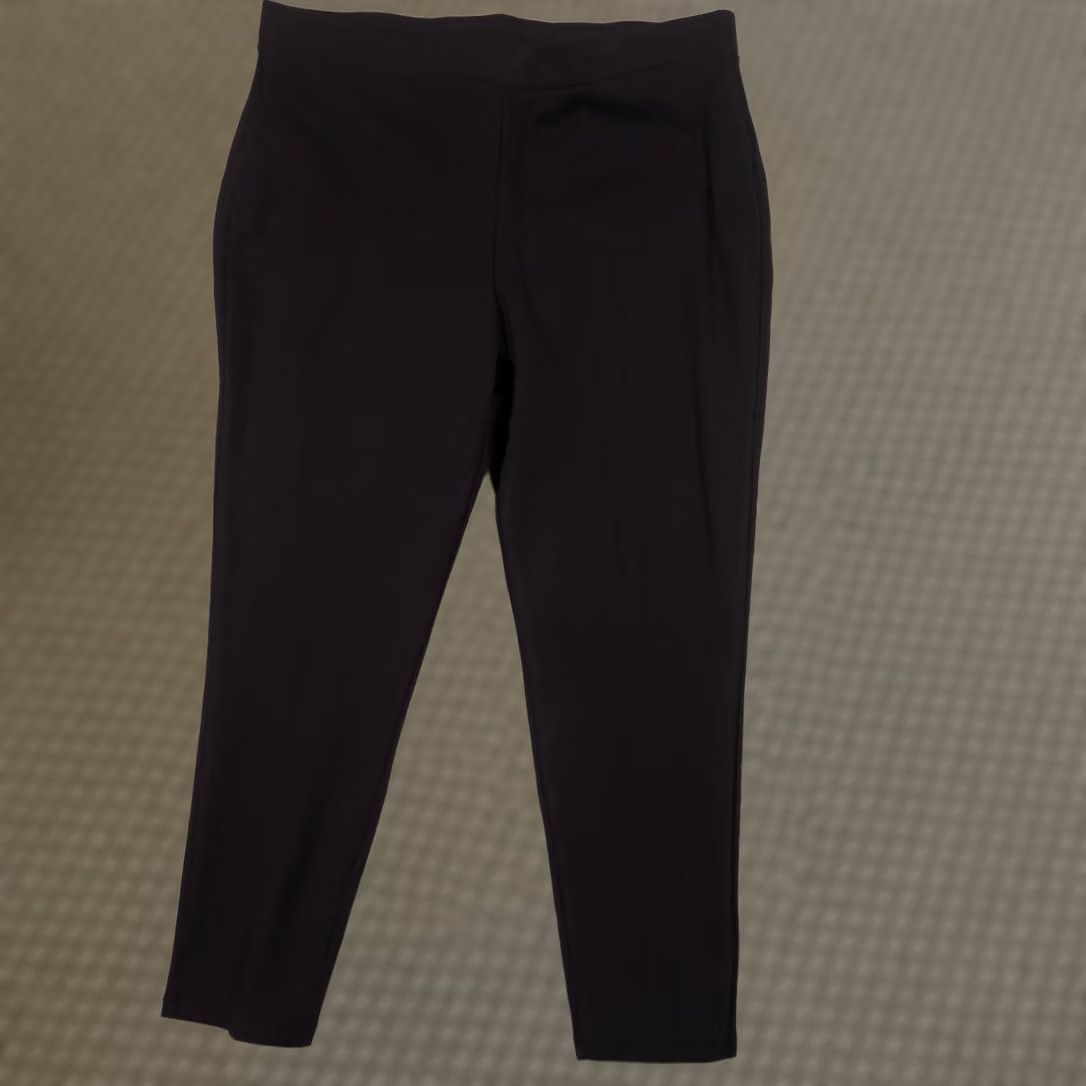 Vintage Chico's Dress Pants Womens 2 Black Ponte Slim Tapered Crop Pull On Stretch Work Dress Pants Woman SLIM PONTE Size 26" / US 2 / IT 38 - 1 Thumbnail