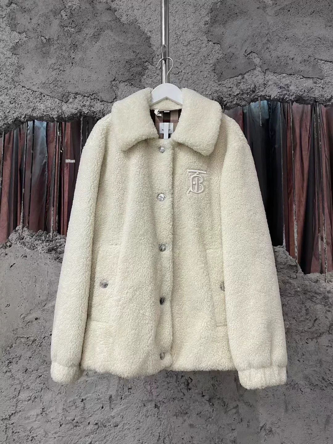 Burberry Burberry White Embroidered TB Teddy Coat Size US S / EU 44-46 / 1 - 1 Thumbnail