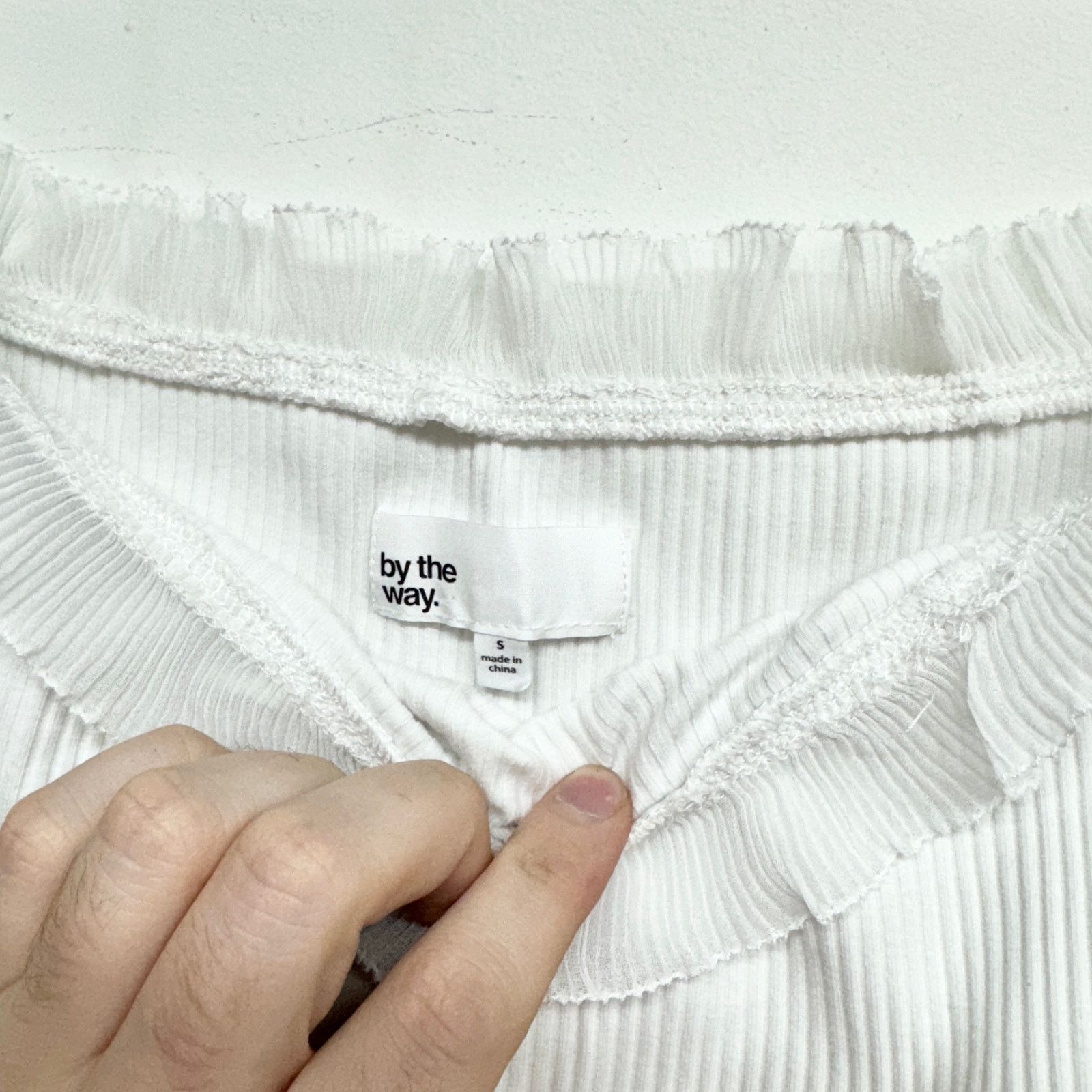 Other By The Way White Off Shoulder Long Sleeve Crop Top Sz Small Size S / US 4 / IT 40 - 3 Thumbnail