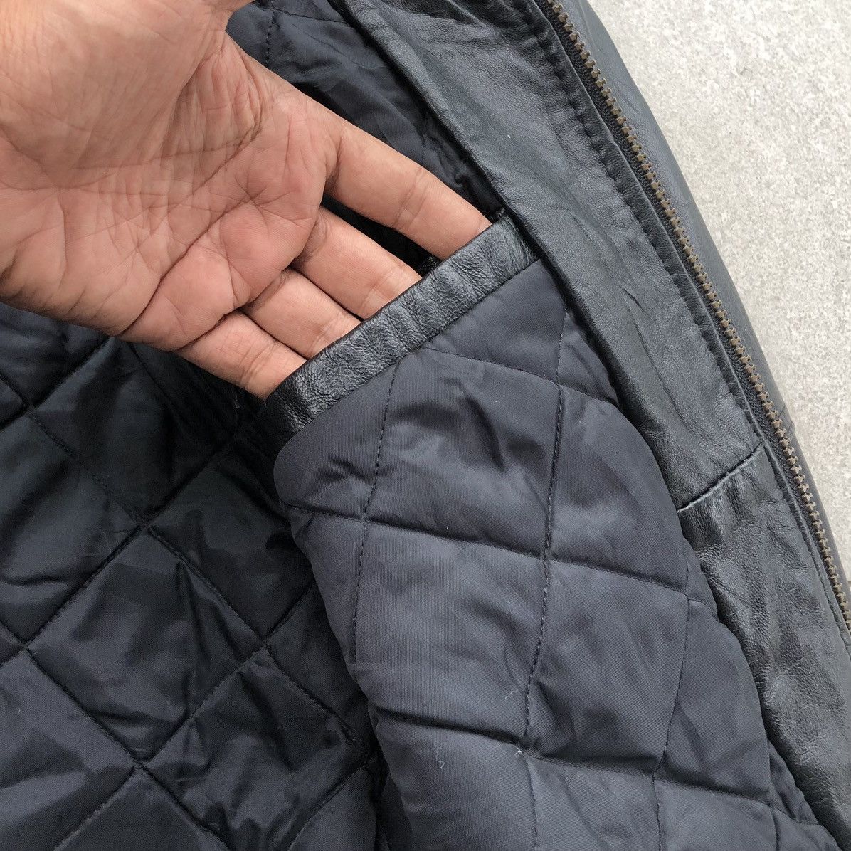 Vintage Vintage BOVET Leather Black Bomber Jacket Made In Canada 🇨🇦 Size US XL / EU 56 / 4 - 5 Thumbnail