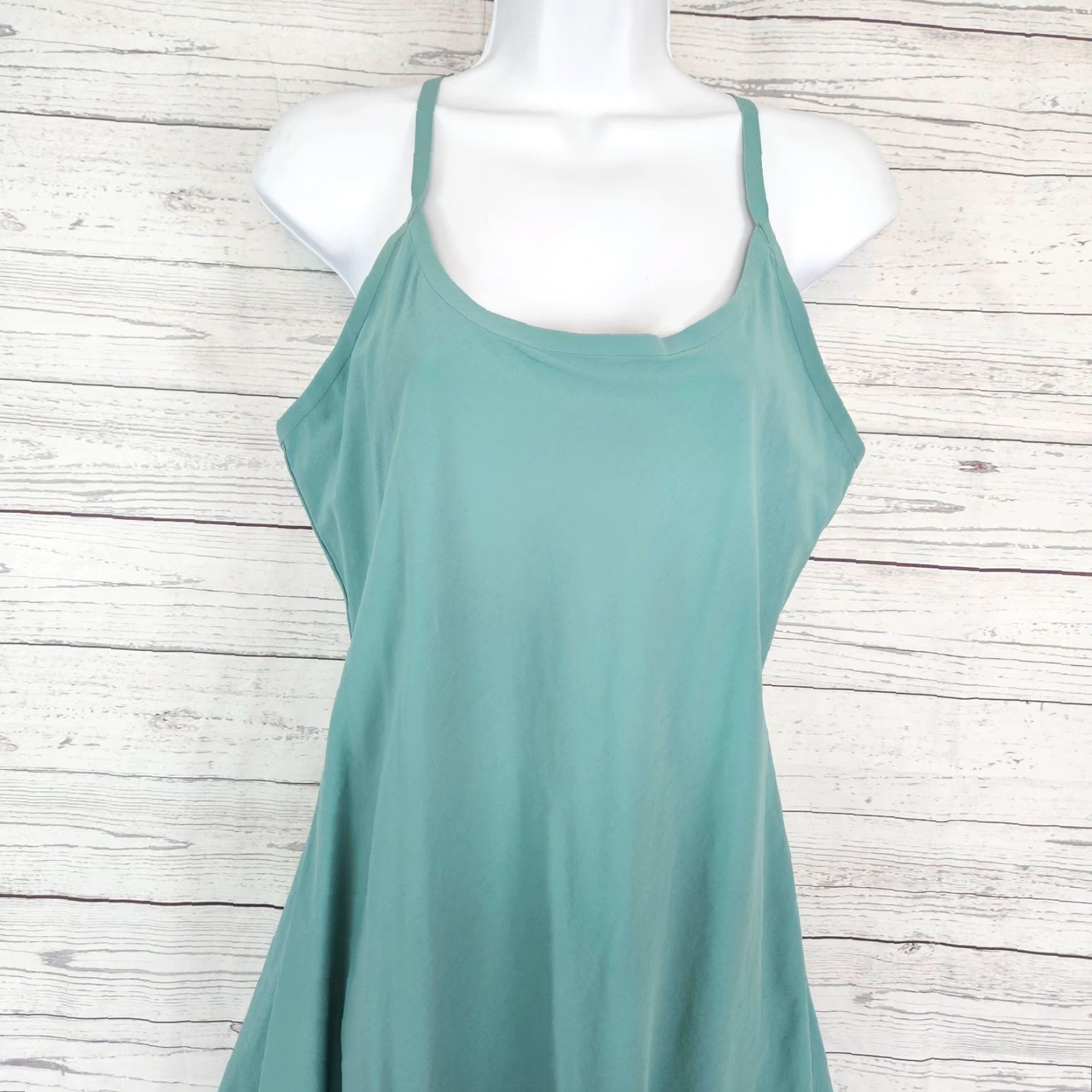 Outdoor Voices Outdoor Voices Womens Exercise Dress L Blue Green Built in Shorts Sleeveless Pullover Fit & Flare Satin? Size 36" / US 14 / IT 50 - 2 Thumbnail