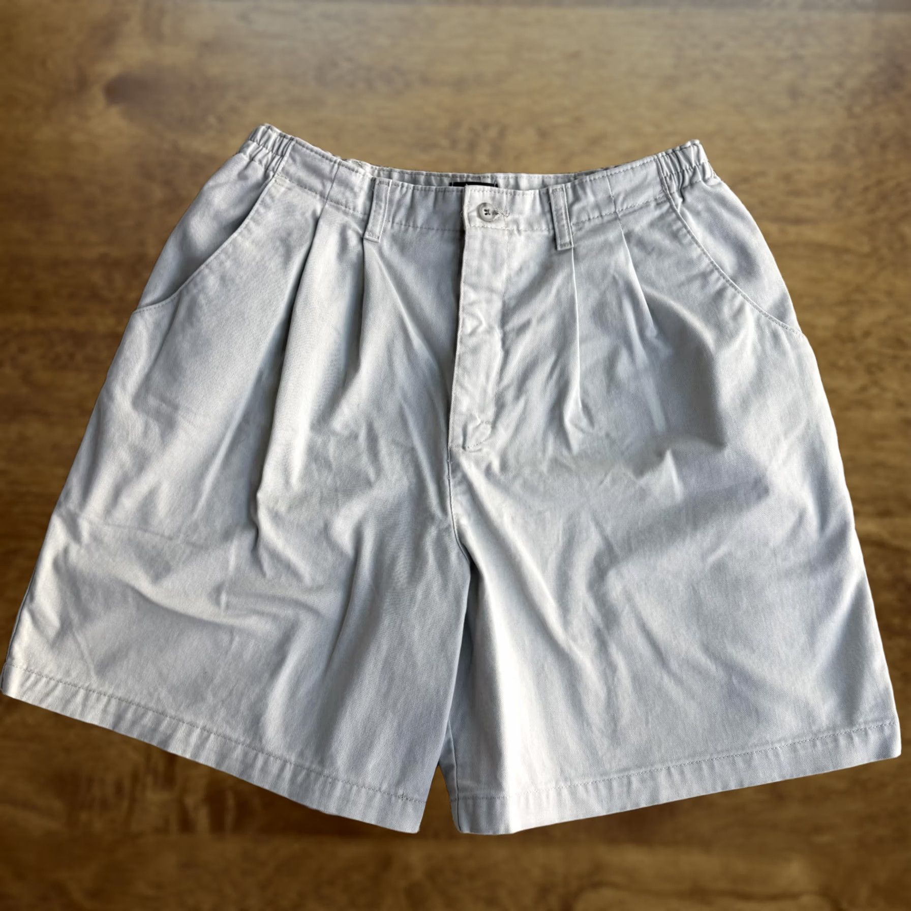 Lee Lee Shorts Womens 16 Gray Twill Pleated Elastic Waist Casual Chino Shorts Size 38" / US 16 / IT 52 - 1 Thumbnail