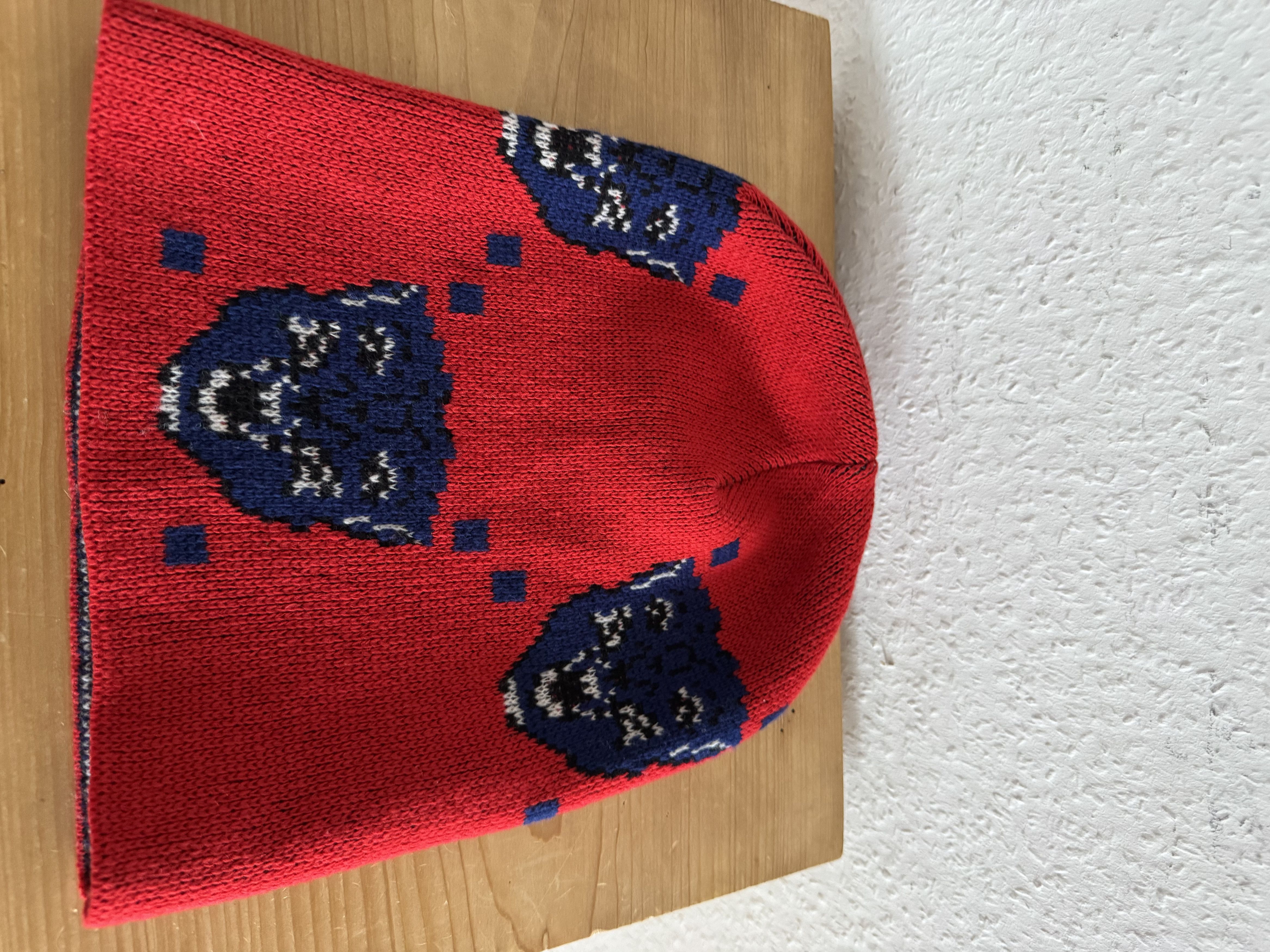 Gucci Brand New!! Gucci Red Beanie with Cat. Gucci GG Logo Wool Beanie Hat in Red – Gavriel.us main image 2