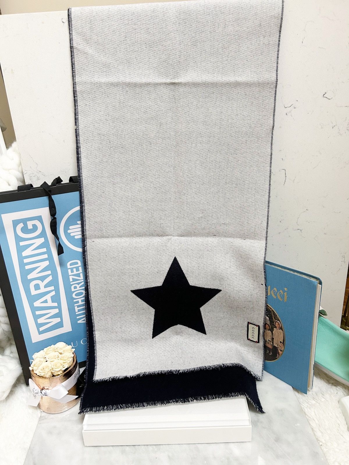 Gucci Authentic Gucci Wool L’ Aveugle Navy Star / Bee Scarf Size ONE SIZE - 6 Thumbnail