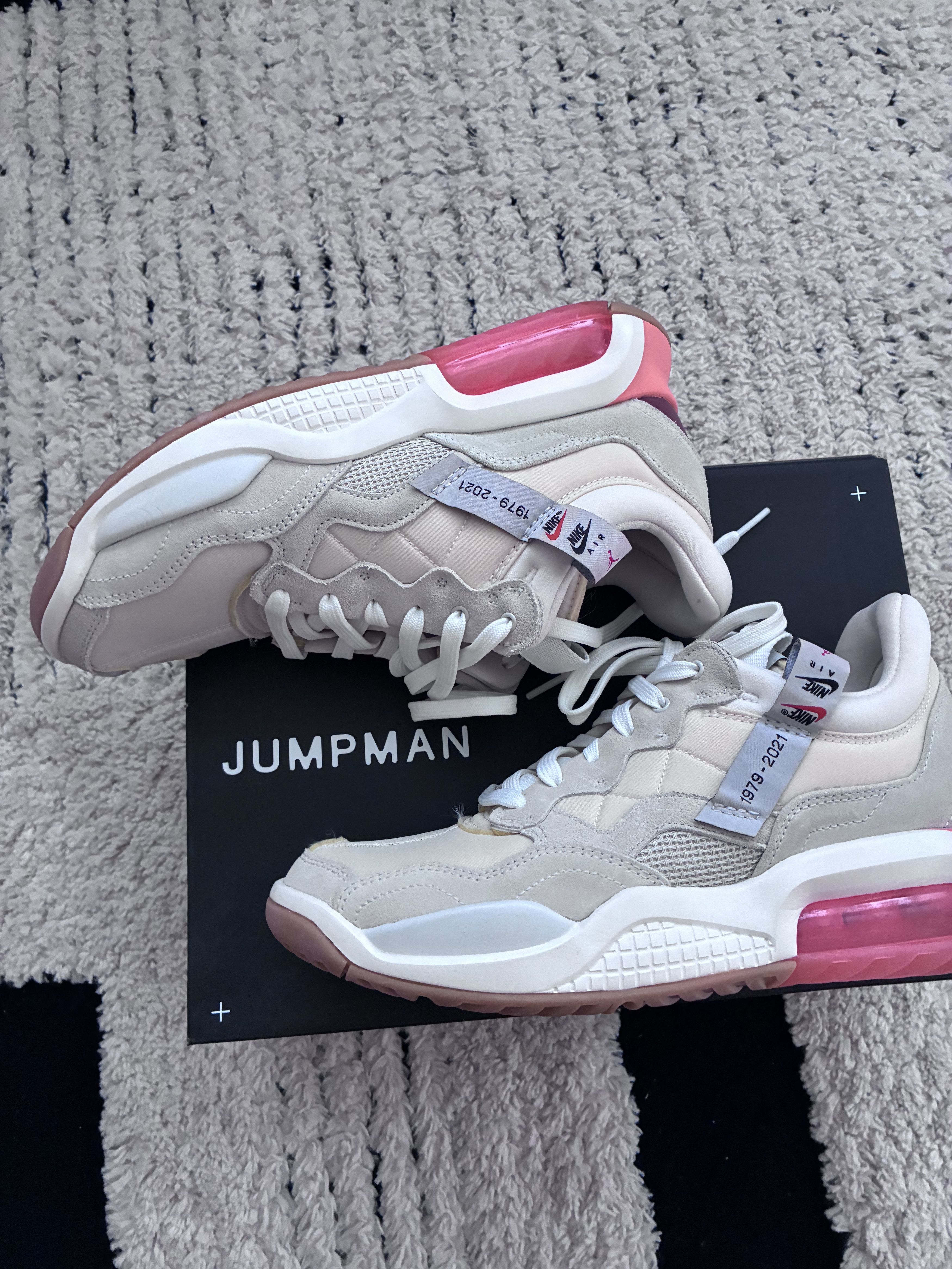 Jordan Brand Jordan MA2 Future Beginnings Summit White Camellia 9 Size US 9 / EU 42 - 5 Thumbnail