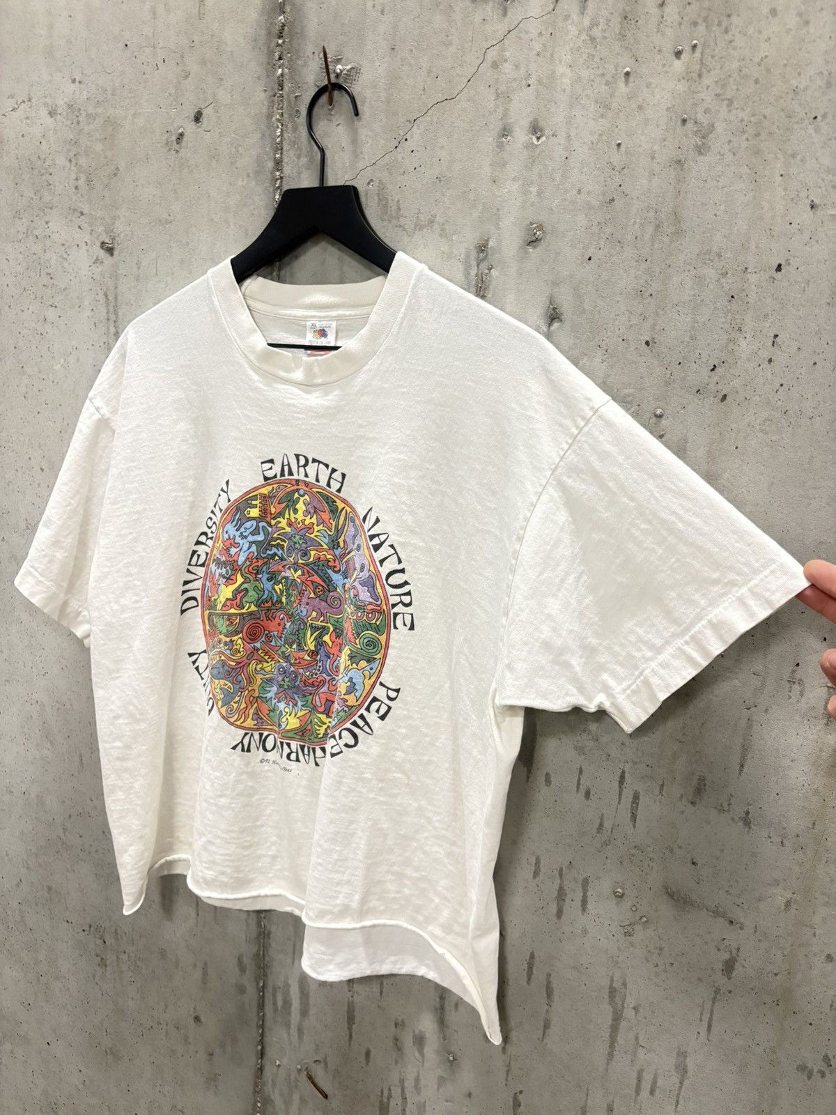 Vintage Vintage Diversity Art Tee Shirt Faded Distressed Grunge Band Size US XL / EU 56 / 4 - 2 Thumbnail