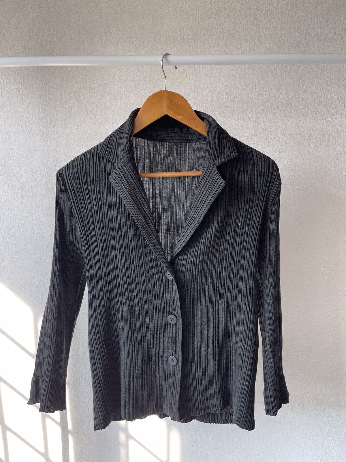 Issey Miyake × Pleats Please Issey Miyake 1996 Issey Miyake Fete Pleats Button Shirt Size US M / EU 48-50 / 2 - 2 Thumbnail
