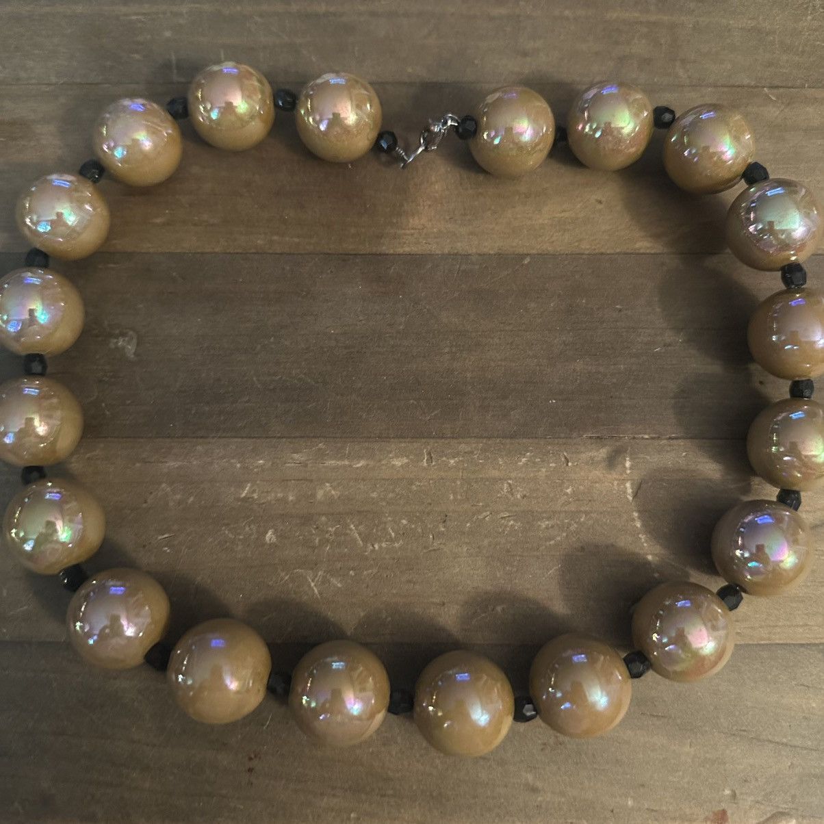 Vintage Vintage chunky iridescent tan lucite bead necklace Size ONE SIZE - 2 Thumbnail