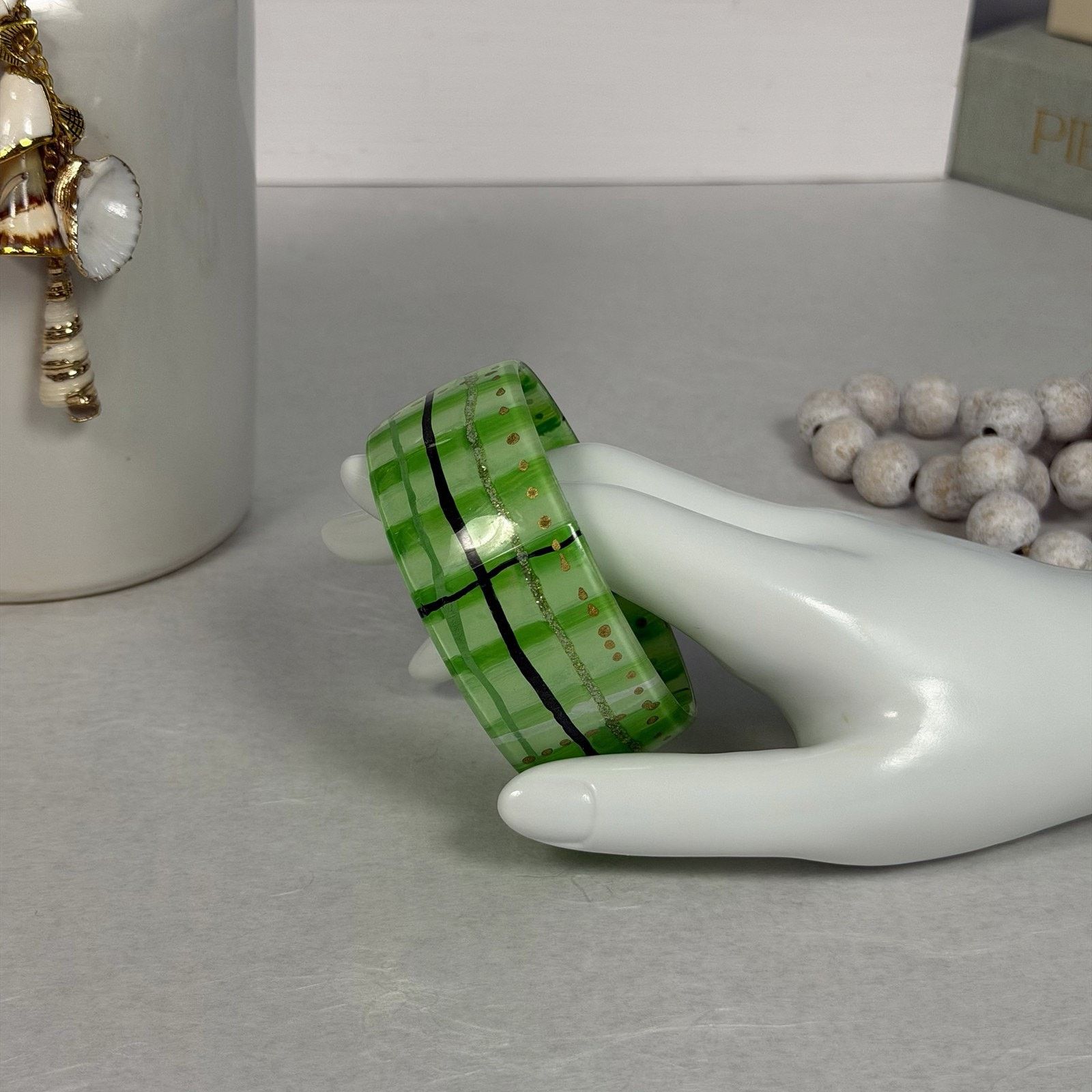 Vintage Fun VTG 1980 Kelly Green Plaid 1.25" Acrylic Bangle Bracelet Size ONE SIZE - 3 Thumbnail