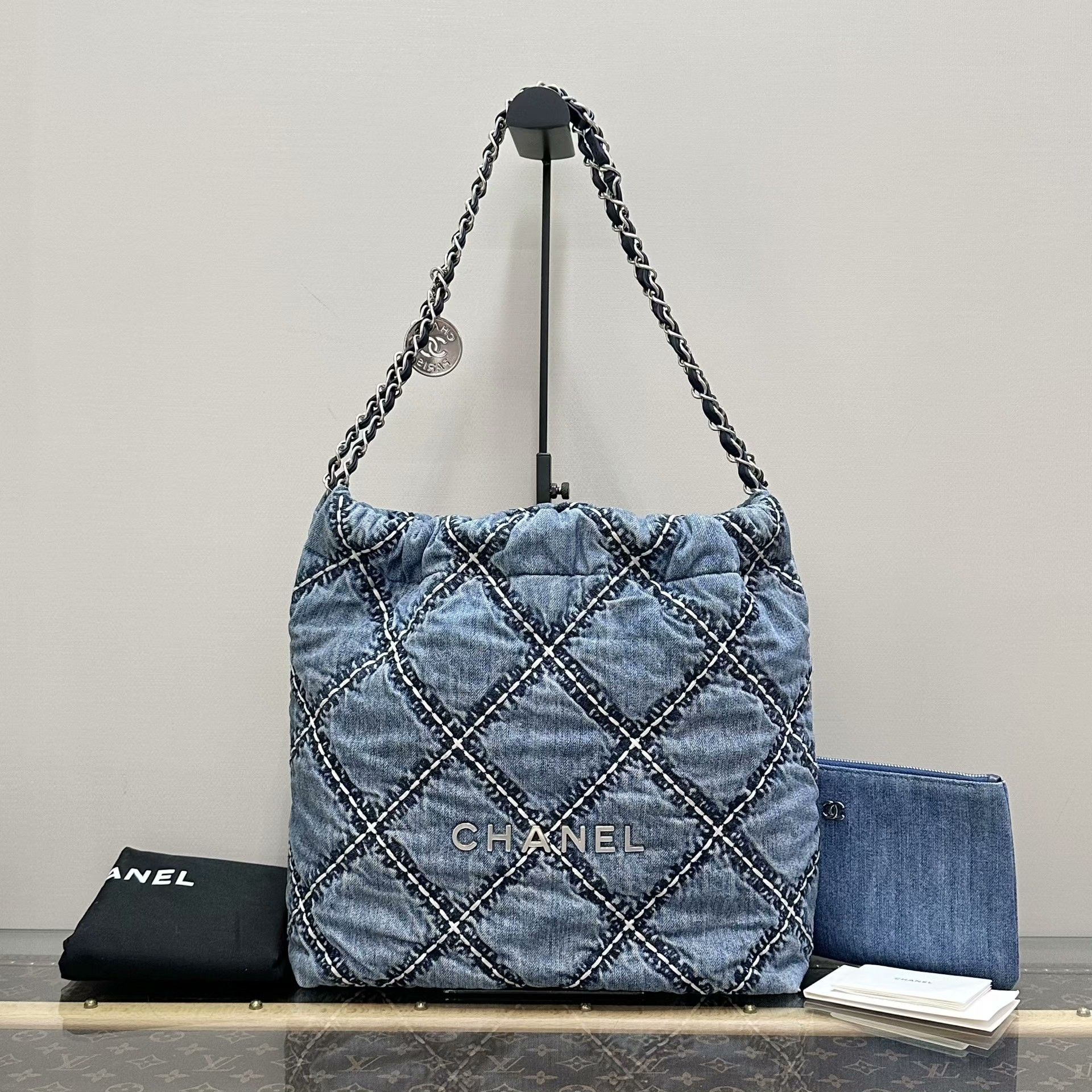 Chanel Pre-loved Bag Very good condition Size ONE SIZE - 1 Thumbnail