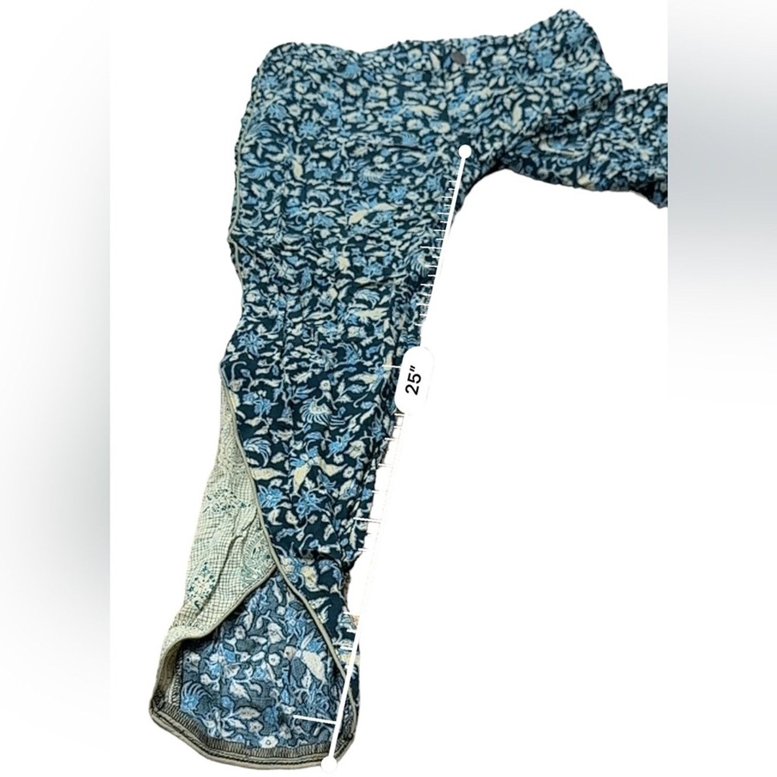 Free People Free People Blue & Cream Floral Cropped Mid Rise Pants Sz 0 Size 25" / US 0 / IT 36 - 11 Thumbnail