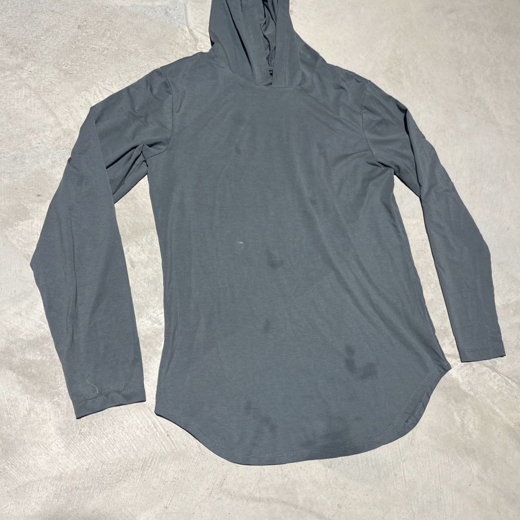 Cuts Cuts Hoodie Shirt Mens M Gray Elongated Curved Hem Lightweight All Seasons Hooded Stain Marks Size US M / EU 48-50 / 2 - 4 Thumbnail