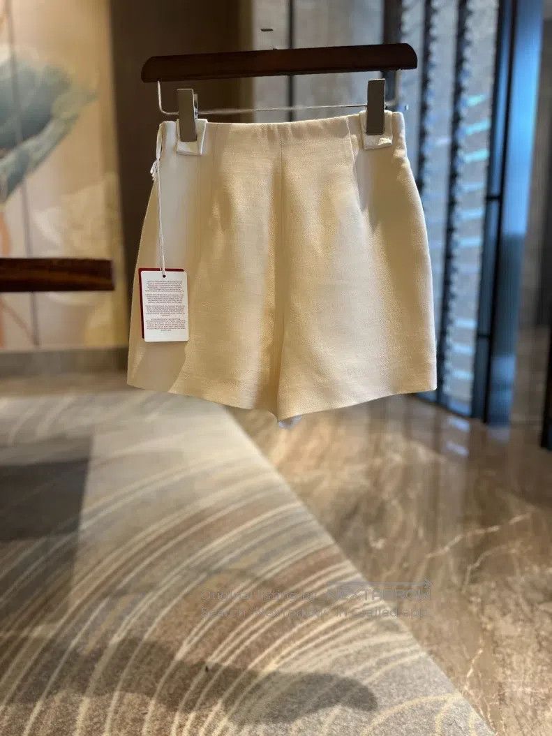 Valentino Valentino White shorts, V-shaped metal logo Size 37" - 2 Thumbnail