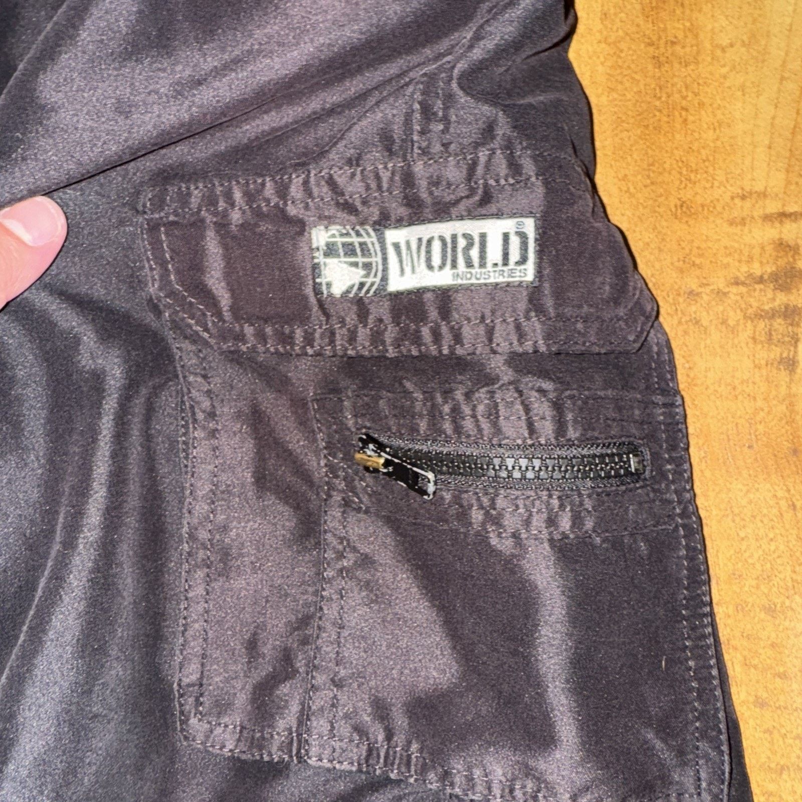 Vintage Vintage World Industries Board Shorts 32x10 Black Large Size US 32 / EU 48 - 2 Thumbnail