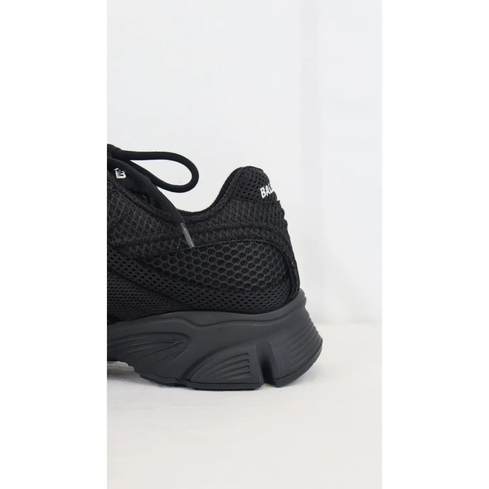 Balenciaga o1rshd1 Q:2 / Monocolor Fabric Mesh Phantom Sneaker in Black Size US 13 / EU 46 - 10 Thumbnail