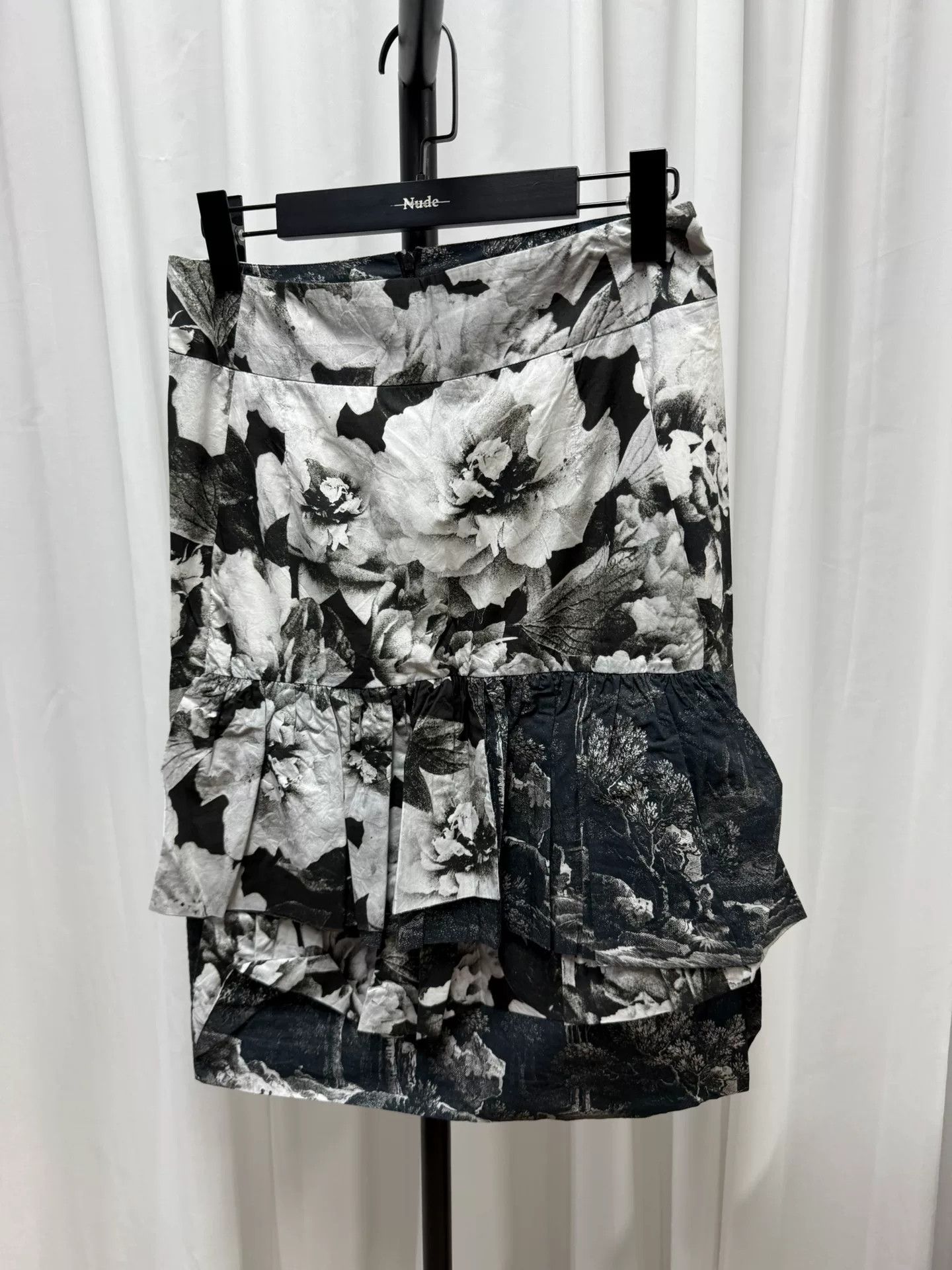 Dries Van Noten Dries van Noten Printed Ruffle Pencil Skirt Size 36" / US 14 / IT 50 - 1 Thumbnail