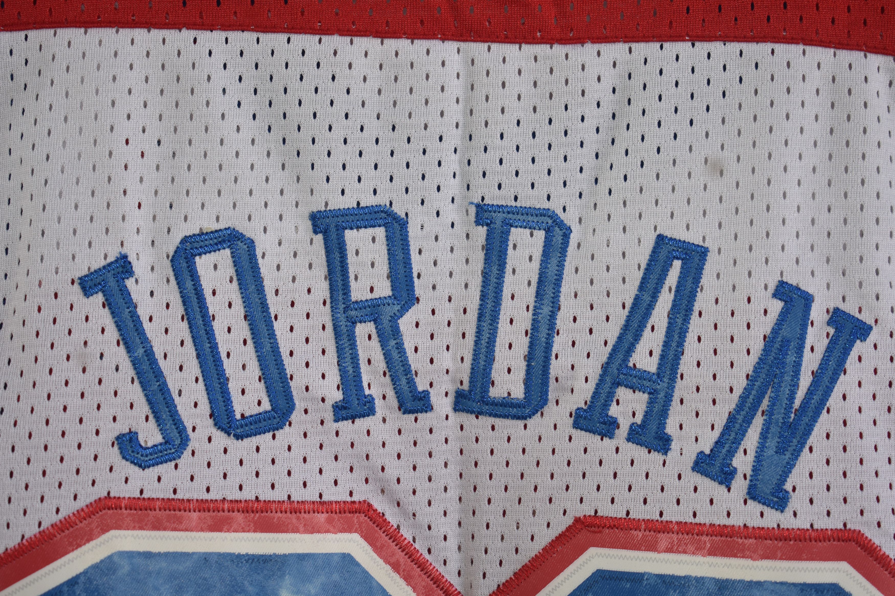 Jordan Brand × Nike × Vintage Vintage Michael Jordan Nike NBA White Basketball Jersey S +2 Size US S / EU 44-46 / 1 - 5 Thumbnail