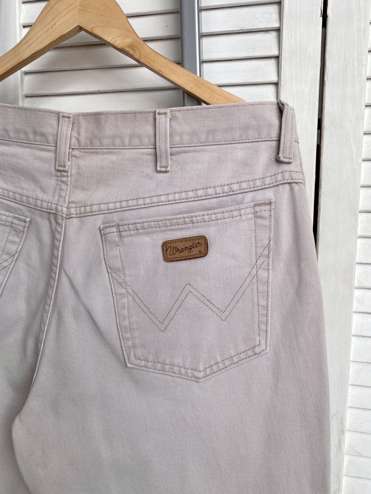 Vintage × Wrangler Vintage Wrangler Beige Denim Jeans Pants USA Leather Logo Size US 34 / EU 50 - 8 Thumbnail