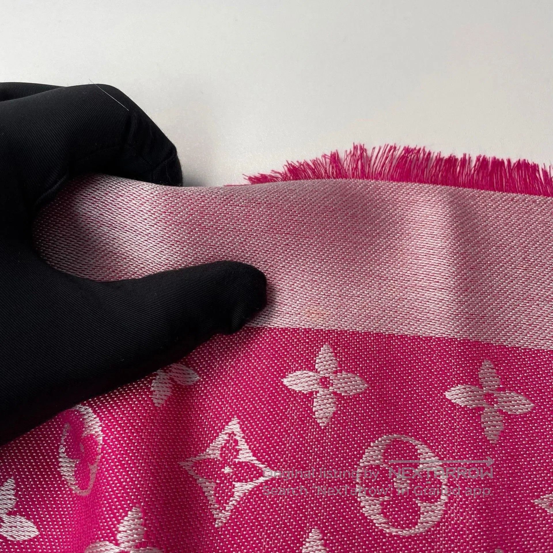 Louis Vuitton LV Pink Monogram Silk Tassel Scarf. Size ONE SIZE - 6 Thumbnail
