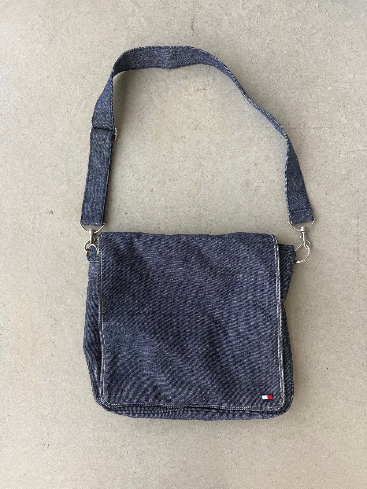 Tommy Hilfiger Vintage 00s Tommy Hilfiger Shoulder Bag Size ONE SIZE - 1 Thumbnail