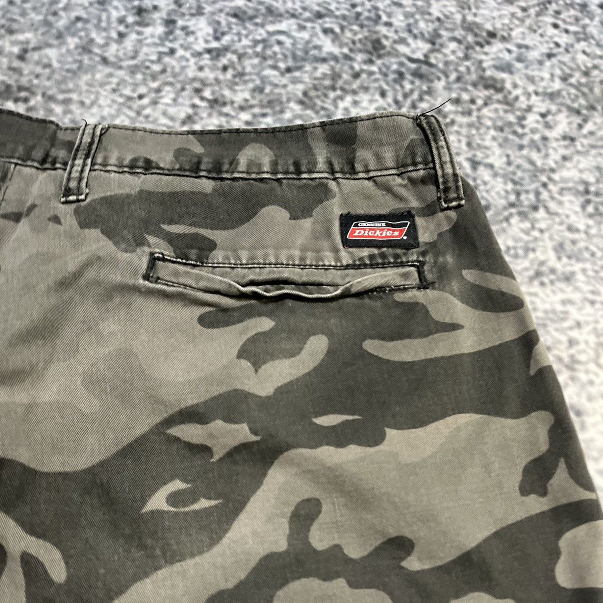 Dickies Vintage Dickies Gray Camo Shorts Y2K Utility Workwear Size US 36 / EU 52 - 4 Thumbnail