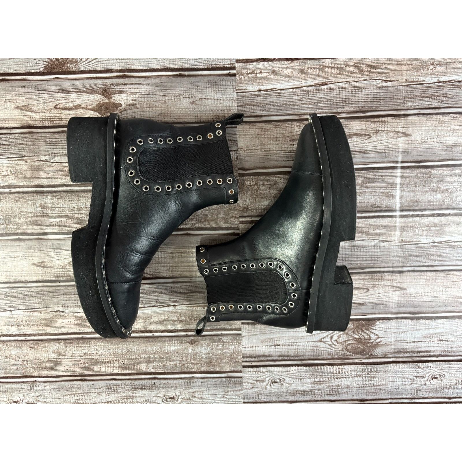 Robert Clergerie Robert Clergerie leather studded Chelsea boots size 38.5 US Size US 8.5 / IT 38.5 - 6 Thumbnail