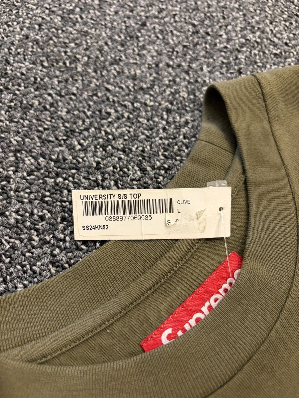 Supreme Supreme University Top Size US L / EU 52-54 / 3 - 4 Thumbnail