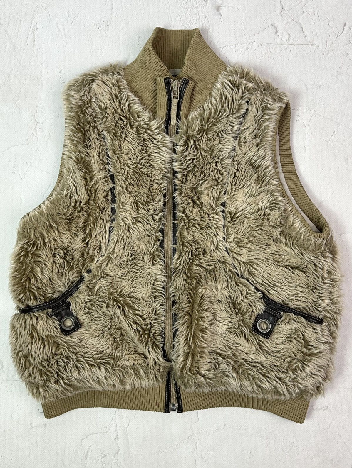 Vintage Vintage Faux Fur Leather Details Beige Vest Size S / US 4 / IT 40 - 1 Thumbnail