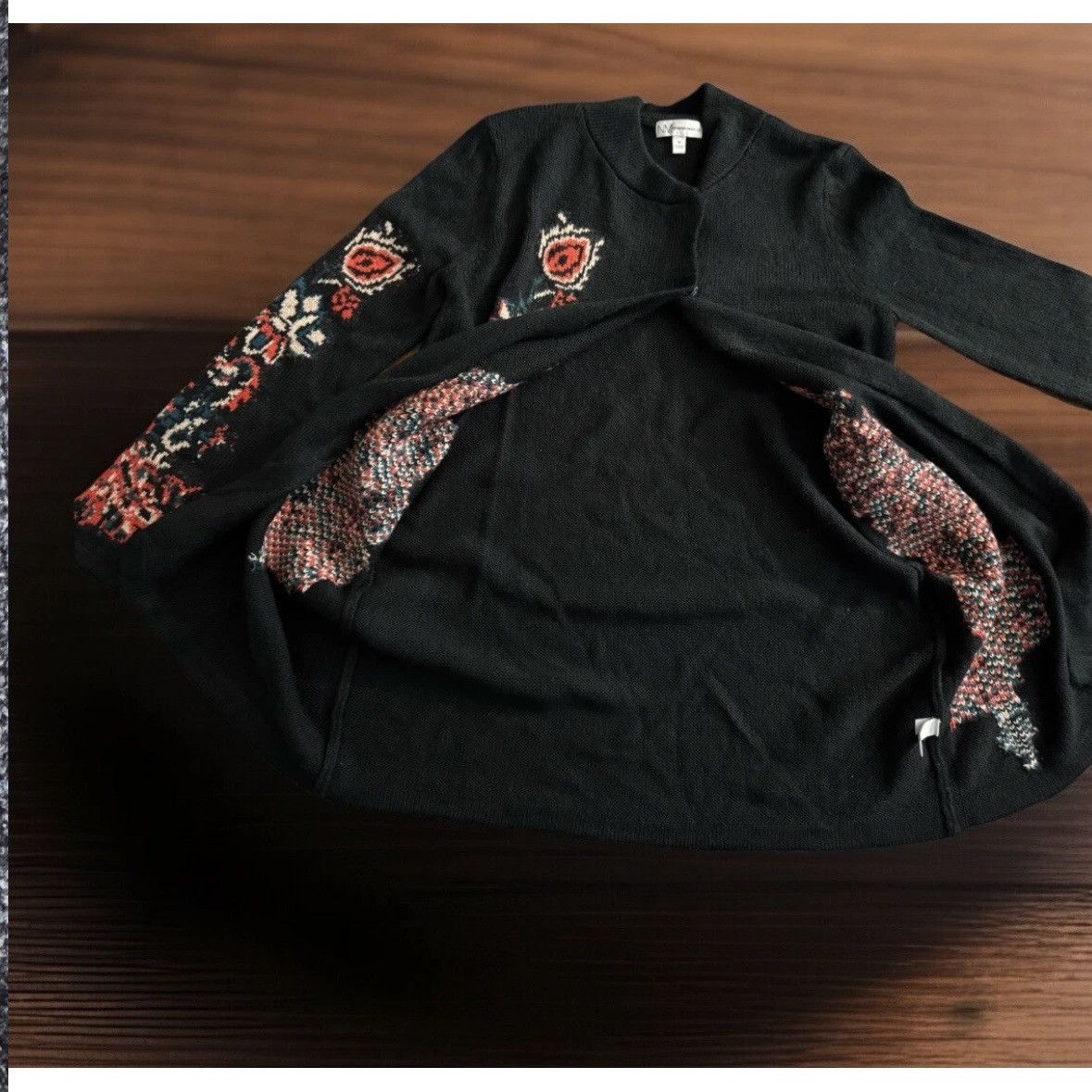 Neiman Marcus Neiman Marcus Embroidered Floral Cardigan Black M Size M / US 6-8 / IT 42-44 - 8 Thumbnail
