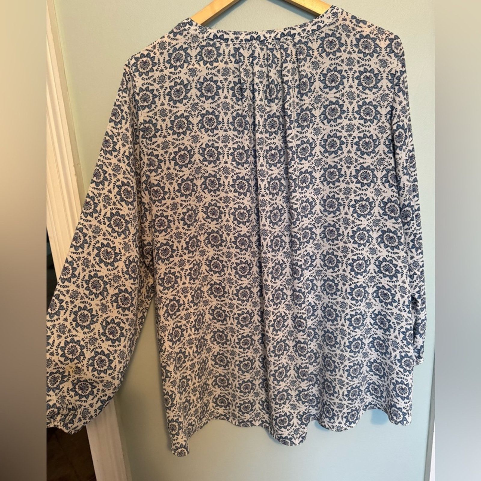 Elie Tahari Tahari Floral Blue and White Women's Top SZ 1X Size XL / US 12-14 / IT 48-50 - 2 Thumbnail