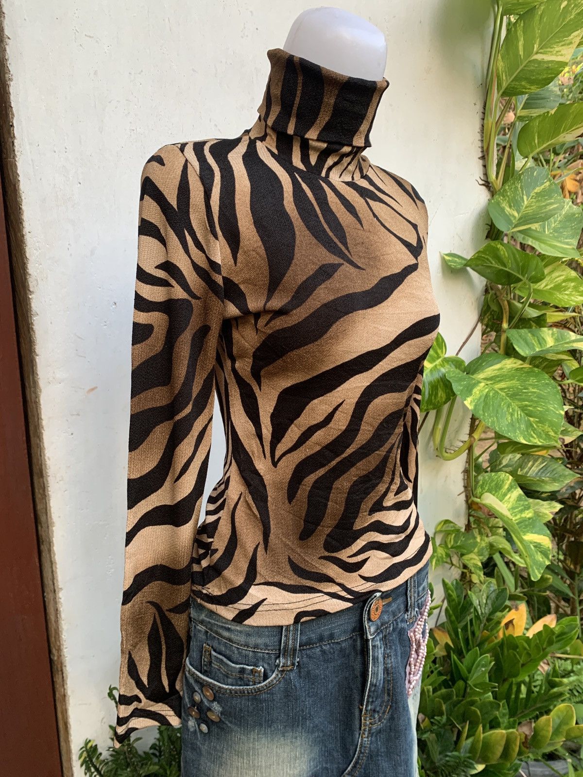 Japanese Brand y2k Sexy LuLu Tiger Skin Pattern Fitted Turtleneck Top Size S / US 4 / IT 40 - 2 Thumbnail