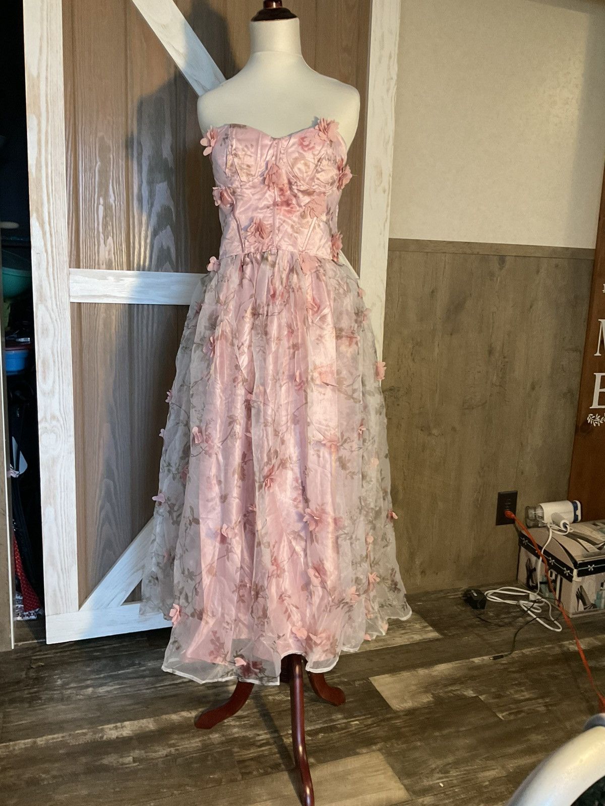 Other Pink floral strapless gown w/attached flowers. Lace-up back Size XL / US 12-14 / IT 48-50 - 7 Thumbnail