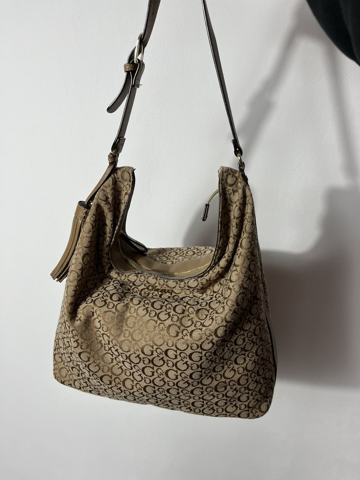 Guess × Vintage Y2K GUESS Monogram Shoulder Bag with Adjustable Strap Size ONE SIZE - 2 Thumbnail