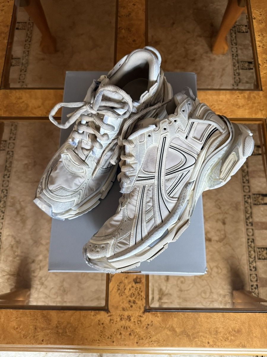 Balenciaga Balenciaga Runner Beige Size US 12 / EU 45 - 1 Thumbnail