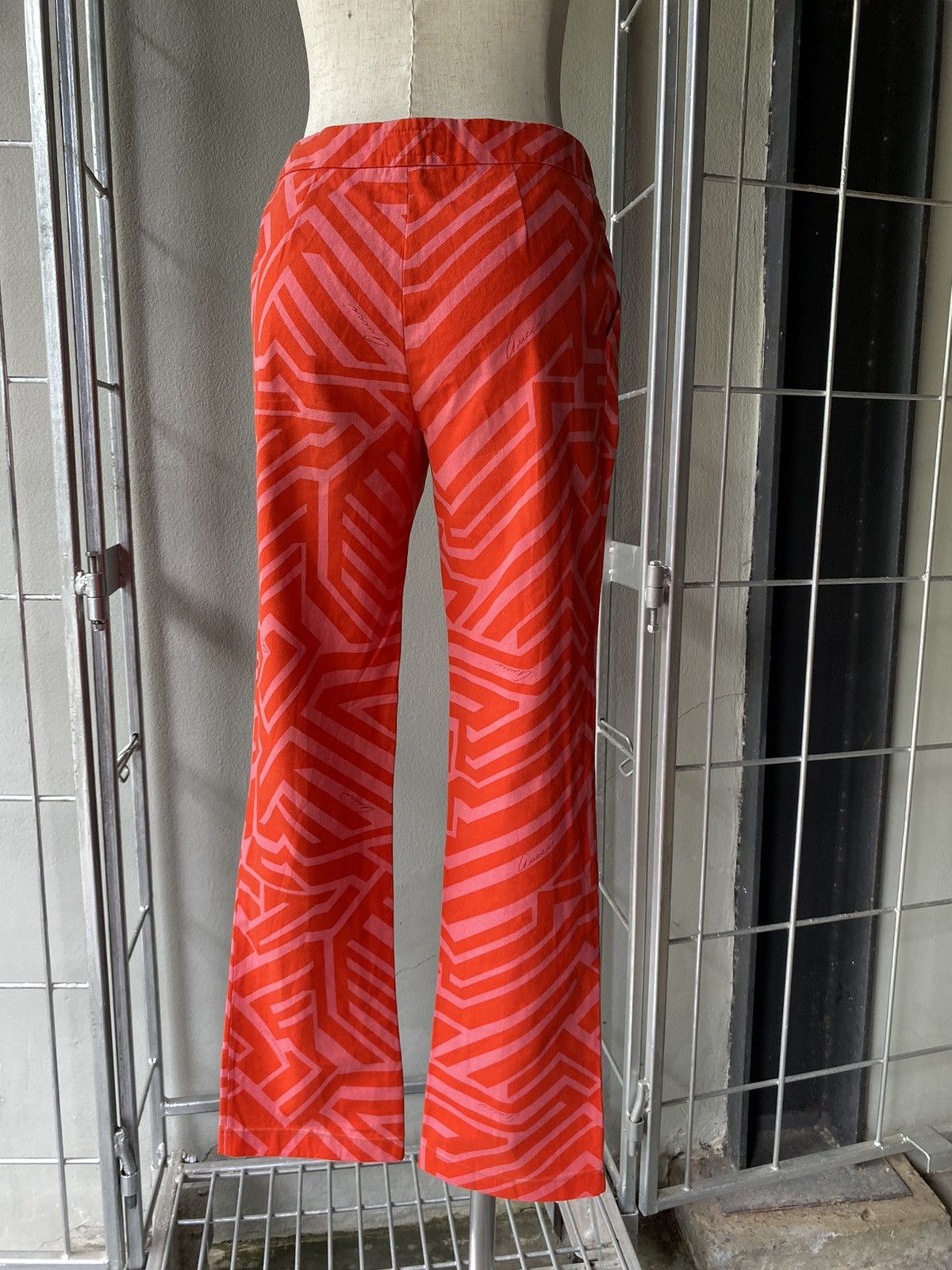 Gucci Gucci red casual pants with pink geometric pattern Size 27" / US 4 / IT 40 - 18 Thumbnail