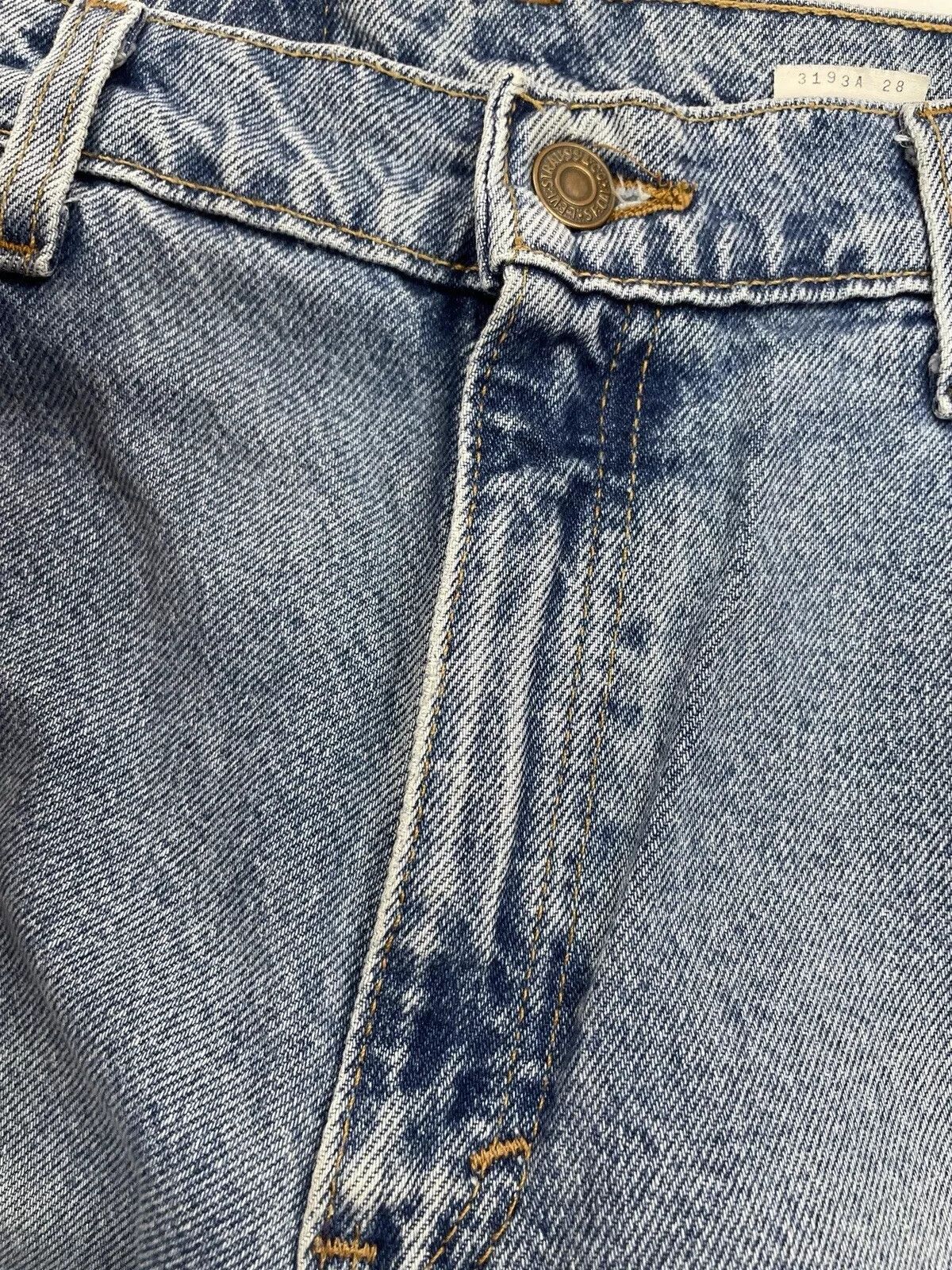 Levi's Vintage 1990s Levi’s 950 Men Jeans Tapered Leg Made in USA Size US 28 / EU 44 - 10 Thumbnail