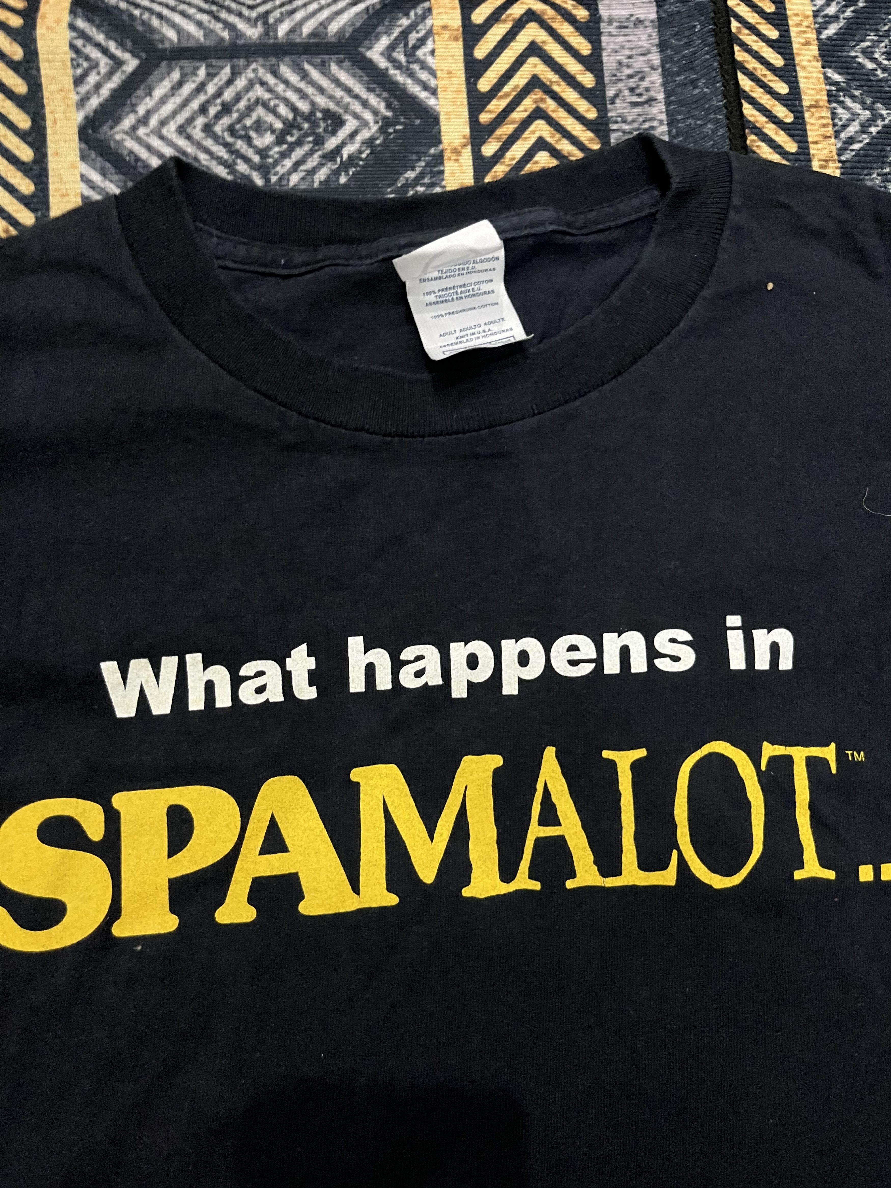 Expert Horror 🔥 MONTHY PHYTON STAYS IN SPAMALOT TEE Size US L / EU 52-54 / 3 - 6 Thumbnail
