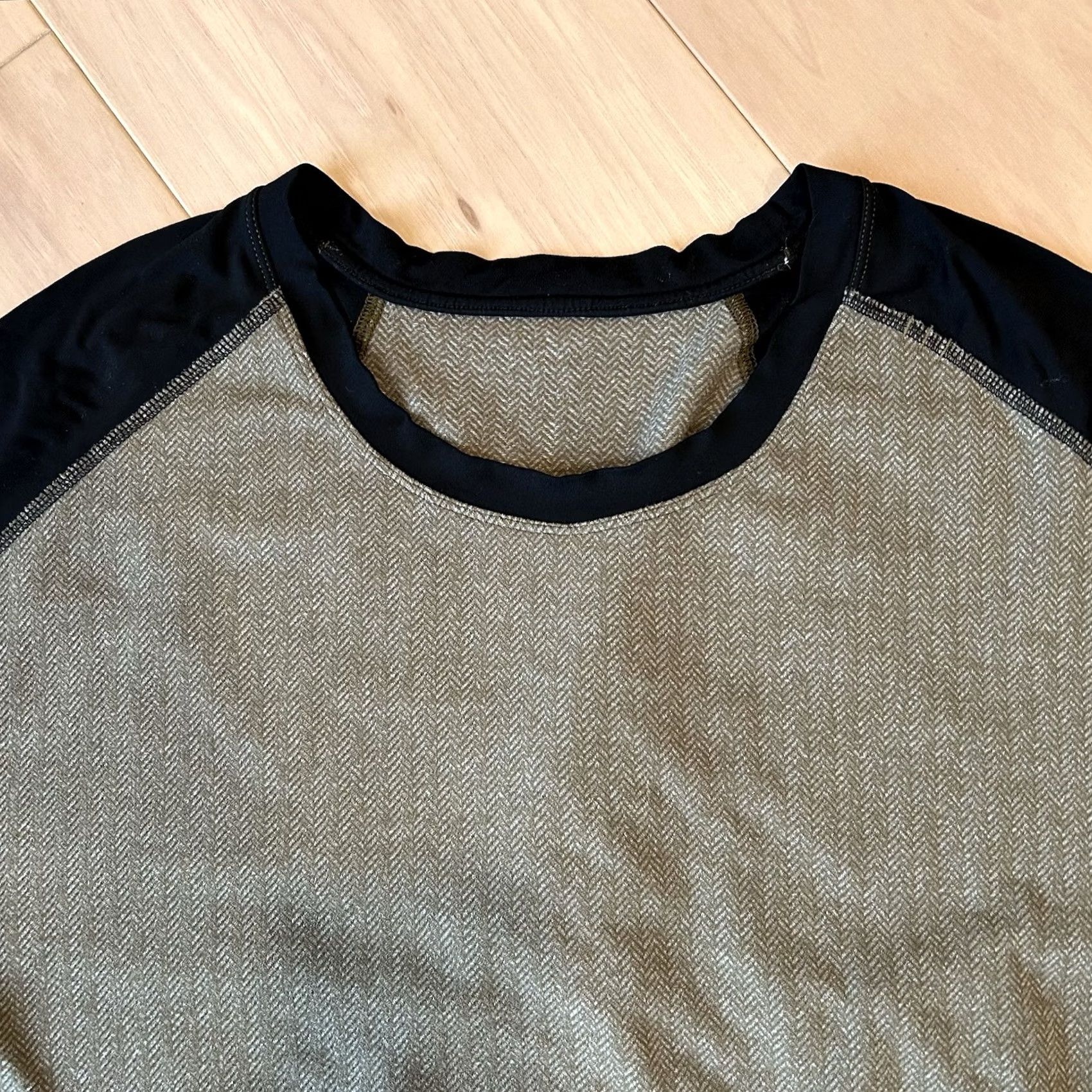 Lululemon VINTAGE Lululemon Surge Warm Crew Shirt Beige W/Black Sleeves Men M | Str Size US M / EU 48-50 / 2 - 2 Thumbnail