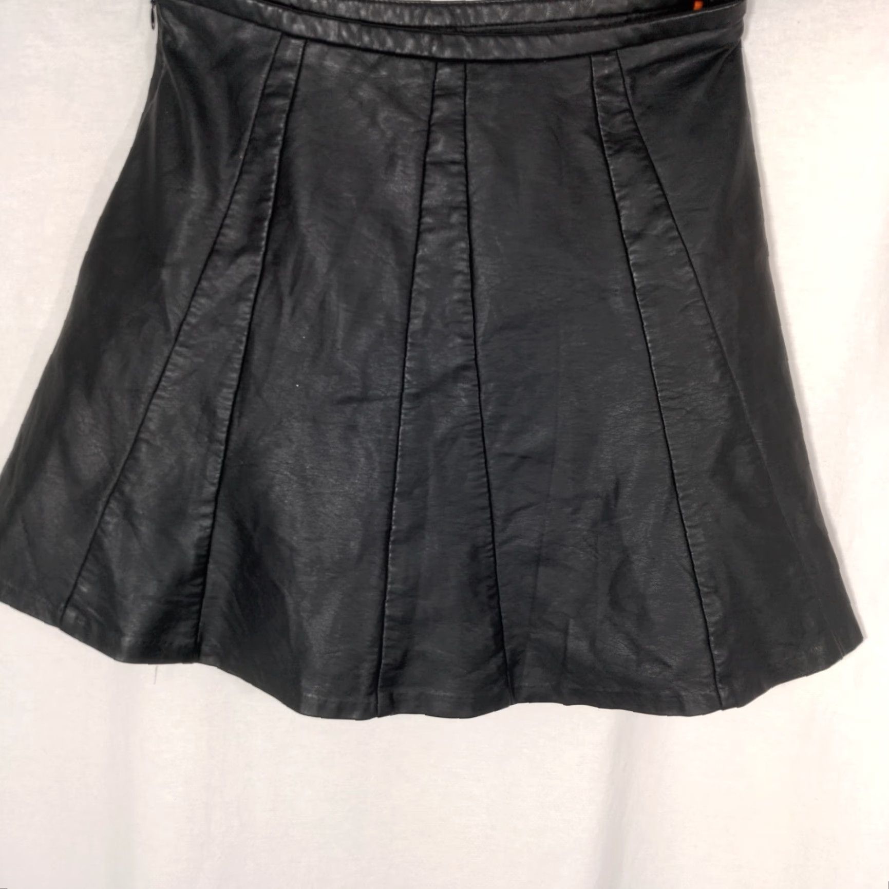 Express Express Skirt XS Black Mini Viscose PU Pleather Faux Leather Skater Biker Sexy Party Casual Womens Size 26" / US 2 / IT 38 - 6 Thumbnail