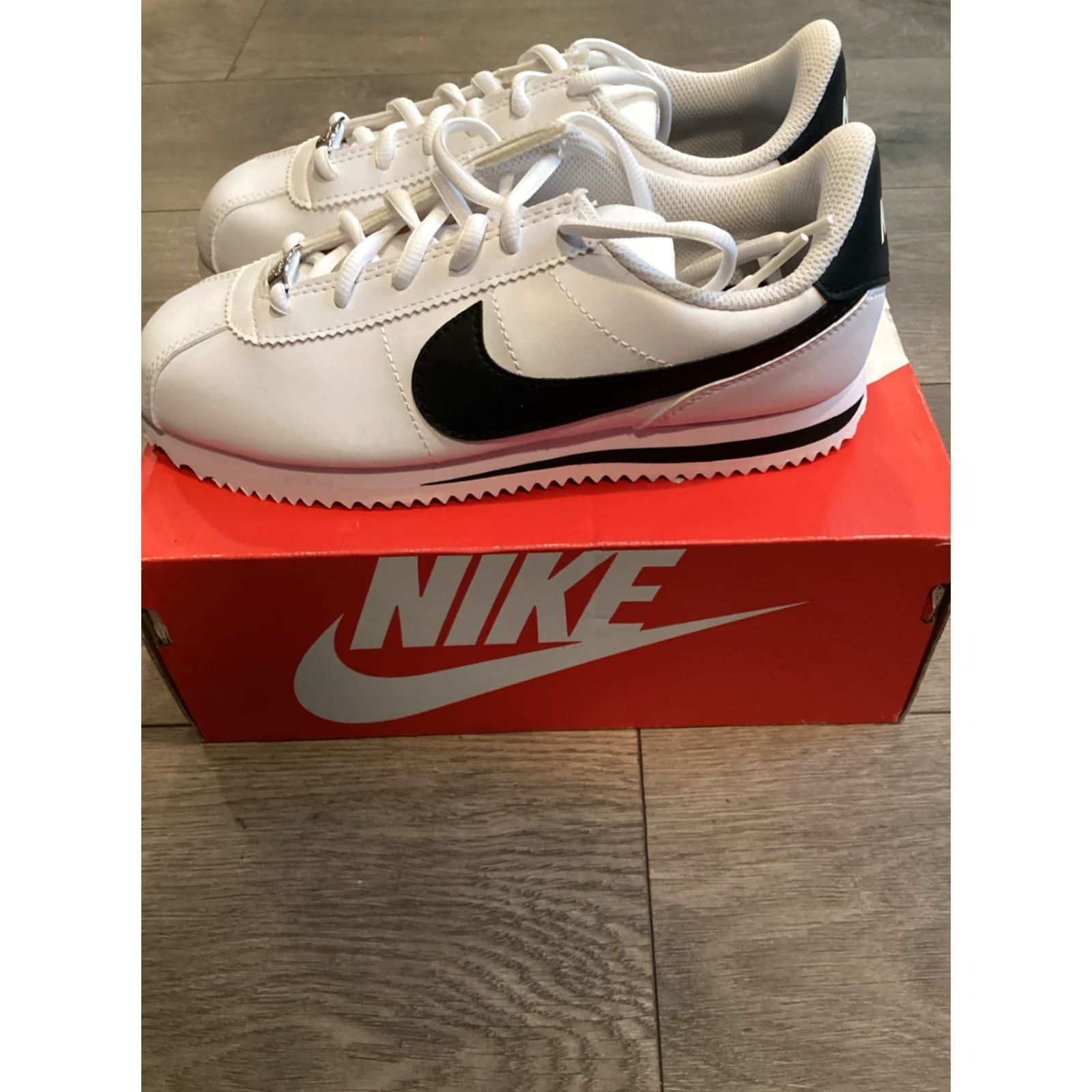 Nike Nike Cortez Basic Leather Sneaker Men White Black 904764-102 Size 4.5 GS US 4.5 Lower Top Lace Up Size US 7 / EU 40 - 6 Thumbnail