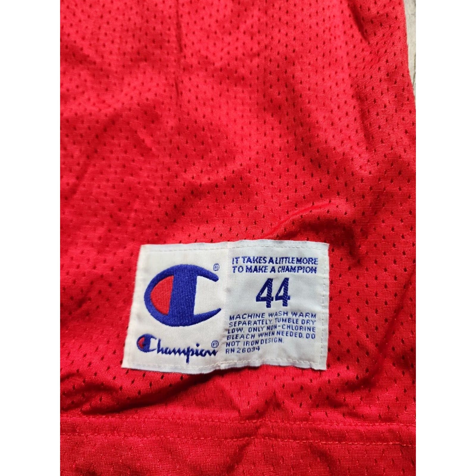 Champion VINTAGE Champion Shirt Mens L Red 90s USA Classic Spellout Basketball Jersey Sleeveless Crew Neck Size US L / EU 52-54 / 3 - 4 Thumbnail