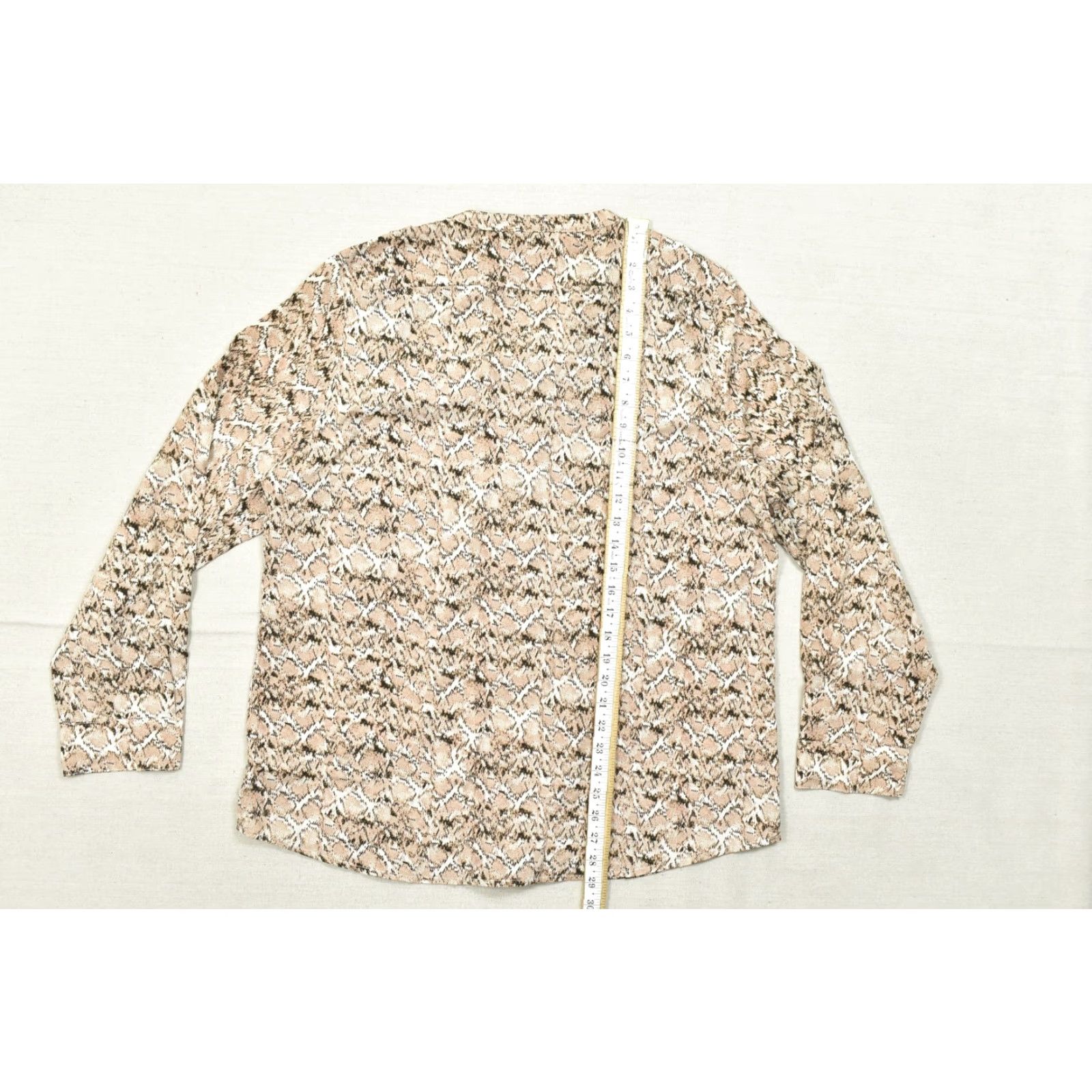 Calvin Klein Calvin Klein Blouse Women's XL Snakeskin Print Button Down Long Sleeve Tan Top Shirt Size XL / US 12-14 / IT 48-50 - 4 Thumbnail