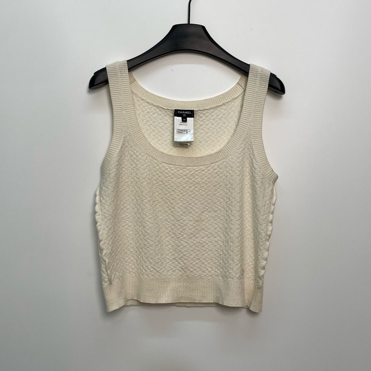 Chanel CHANEL White Round Neck Knit Top 40 Size S / US 4 / IT 40 - 1 Thumbnail