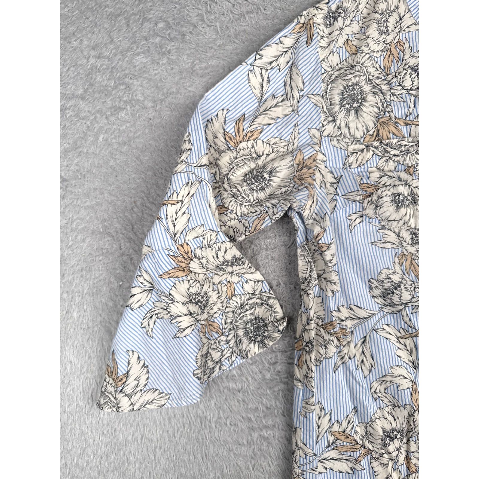 Tommy Hilfiger Tommy Hilfiger Shirt Women L Blue Beige Floral Stripe 3/4 Bell Sleeve Cotton Knit Logo Button Casual All Seasons Size L / US 10 / IT 46 - 3 Thumbnail