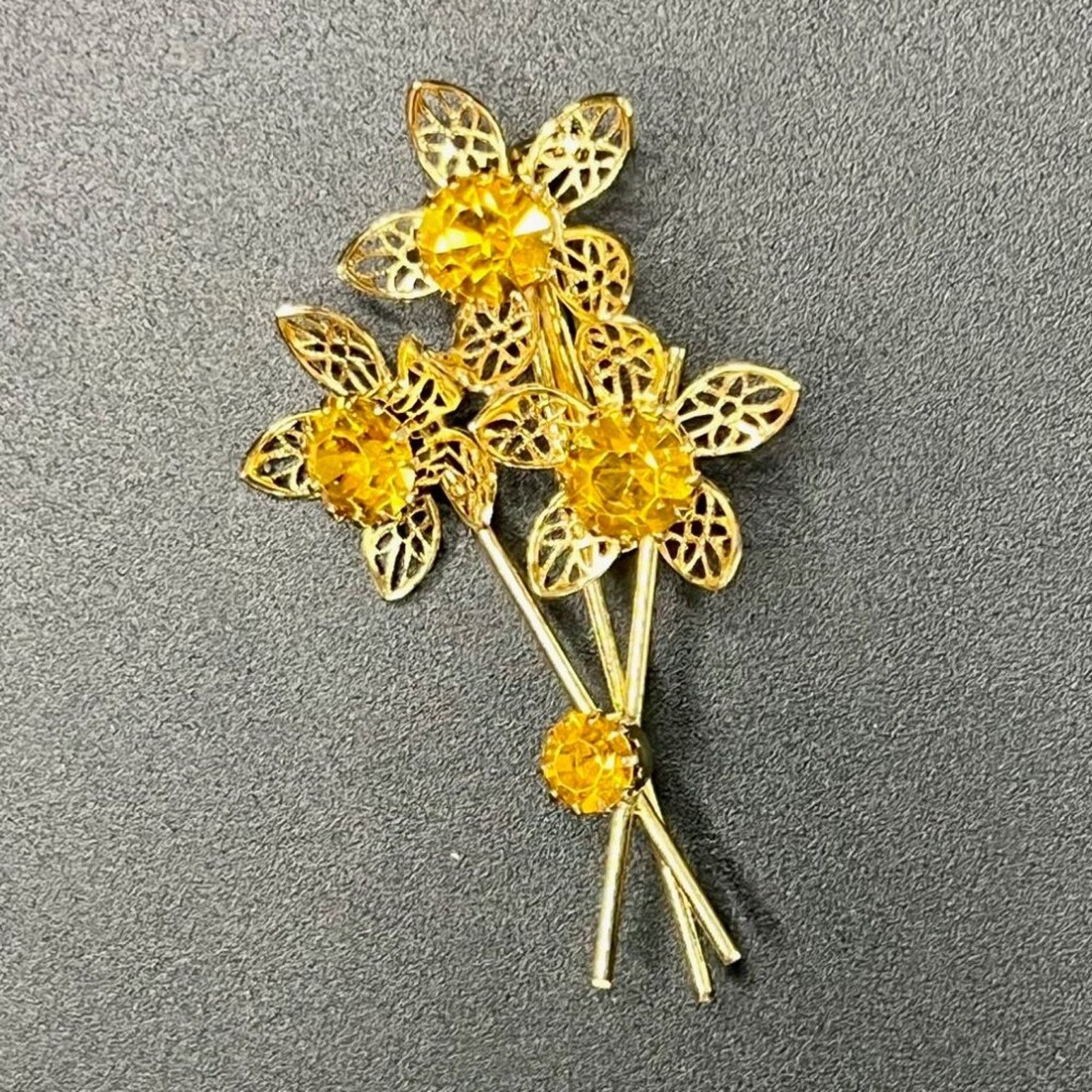 & Other Stories Vintage Goldtone Yellow Large Rhinestone Tri Flower Brooch Size ONE SIZE - 1 Preview