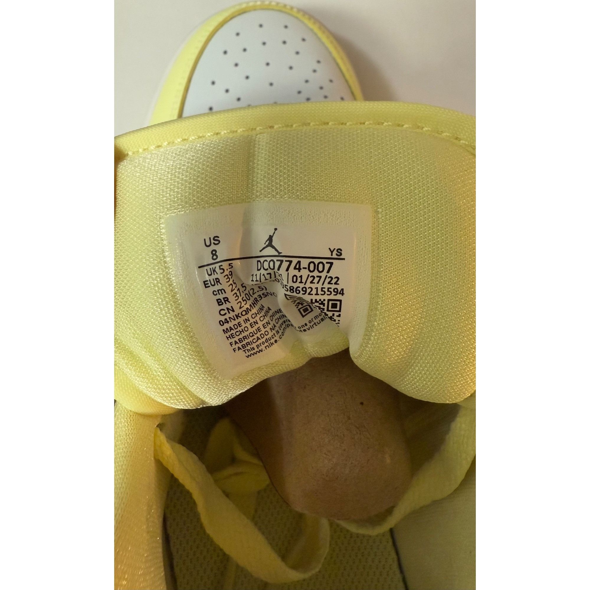 Jordan Brand Women's Jordan 1 Low Lemonade Size 8- DC0774-007 Size US 8 / IT 38 - 8 Thumbnail