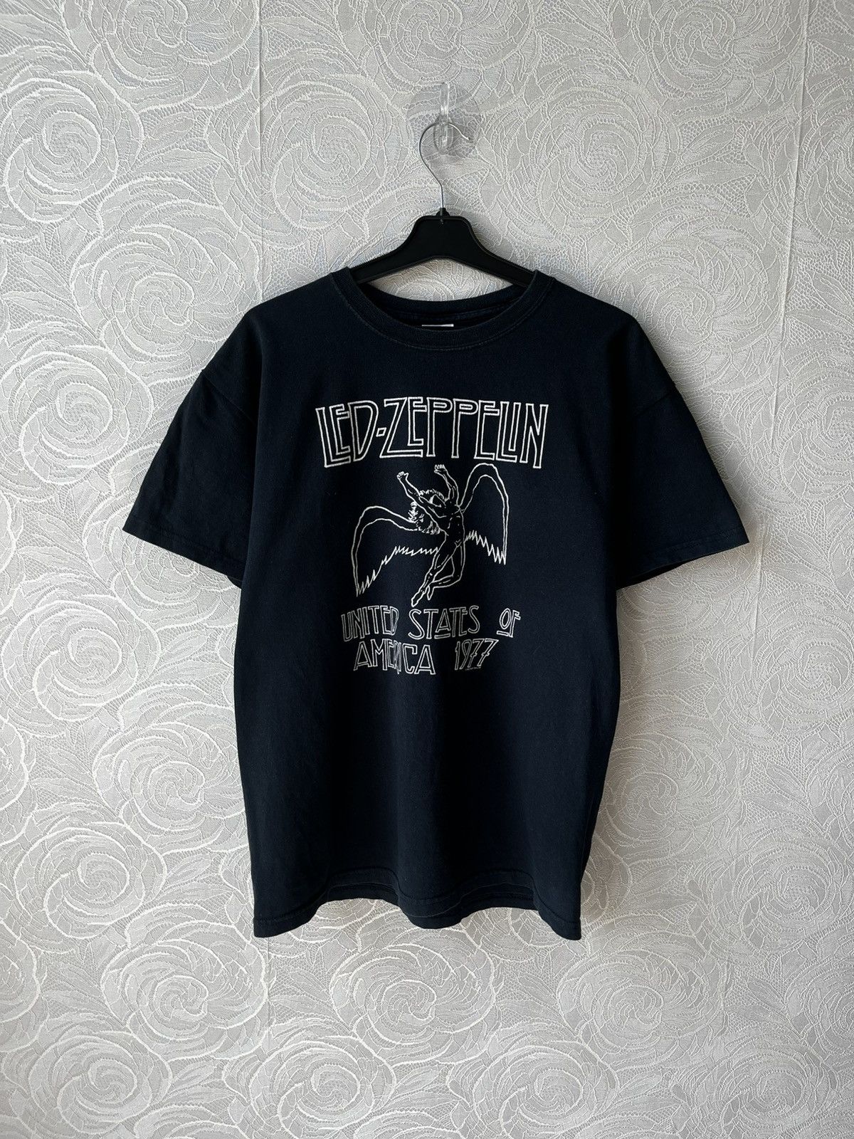 Band Tees 2000 Led Zeppelin United States Of America 1977 Black Tee Size US M / EU 48-50 / 2 - 1 Thumbnail