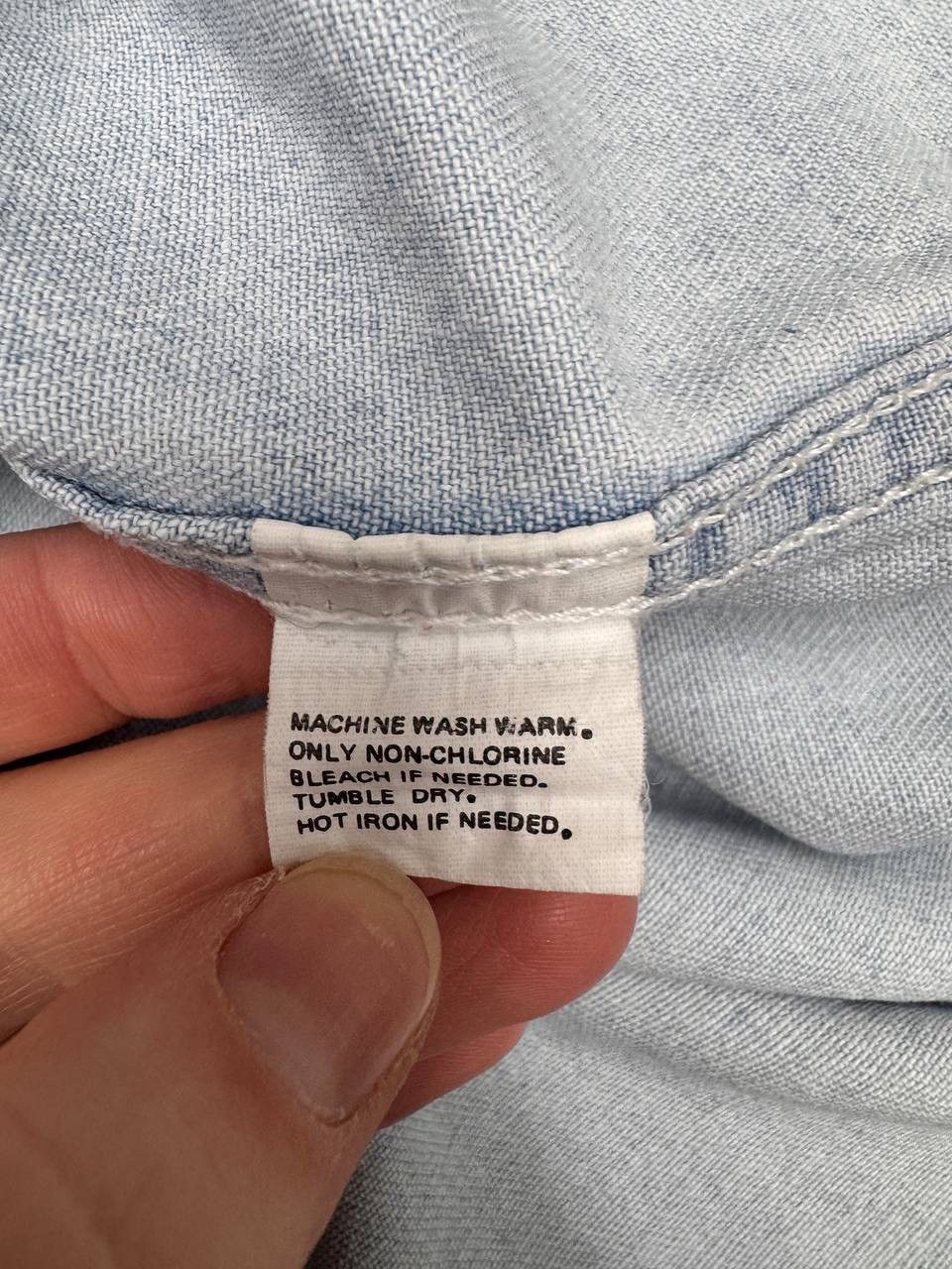 Levi's Vintage Clothing Vintage Levi's Women's Denim Shirt 90s Light Blue Size M Size M / US 6-8 / IT 42-44 - 7 Thumbnail